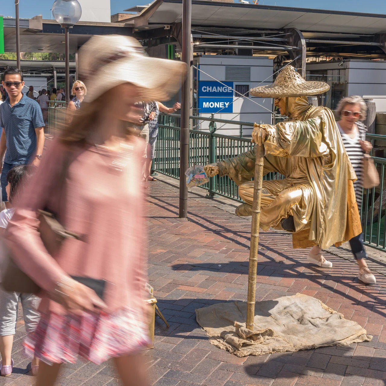 55_M_S_Movement around the performer.jpg