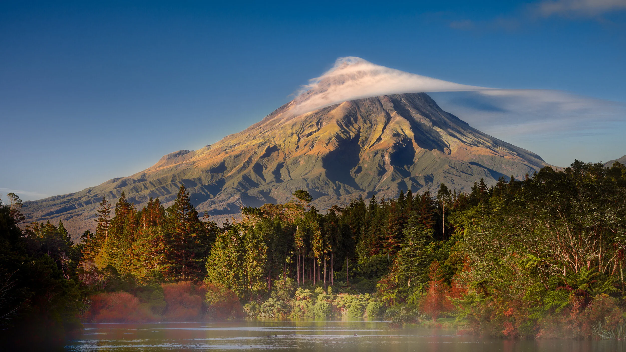 m_s_lenticular_cloud_forming_over_mt_taranaki.jpg