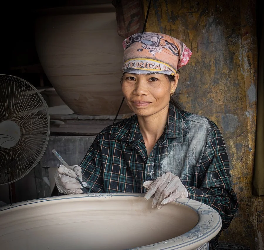 The ceramics painter | Richard Lander