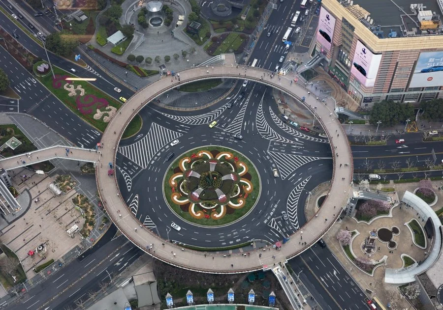 The roundabout | Richard Lander