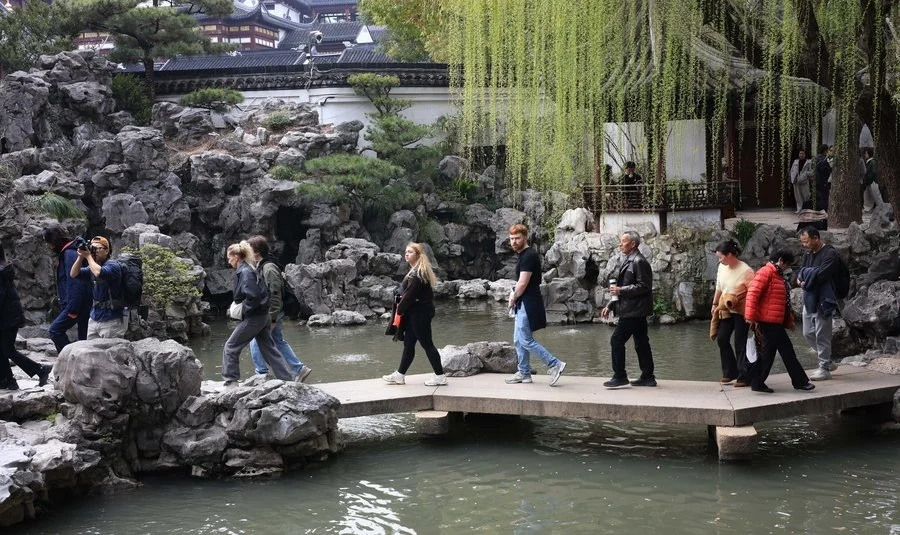 Crossing the pond | Richard Lander