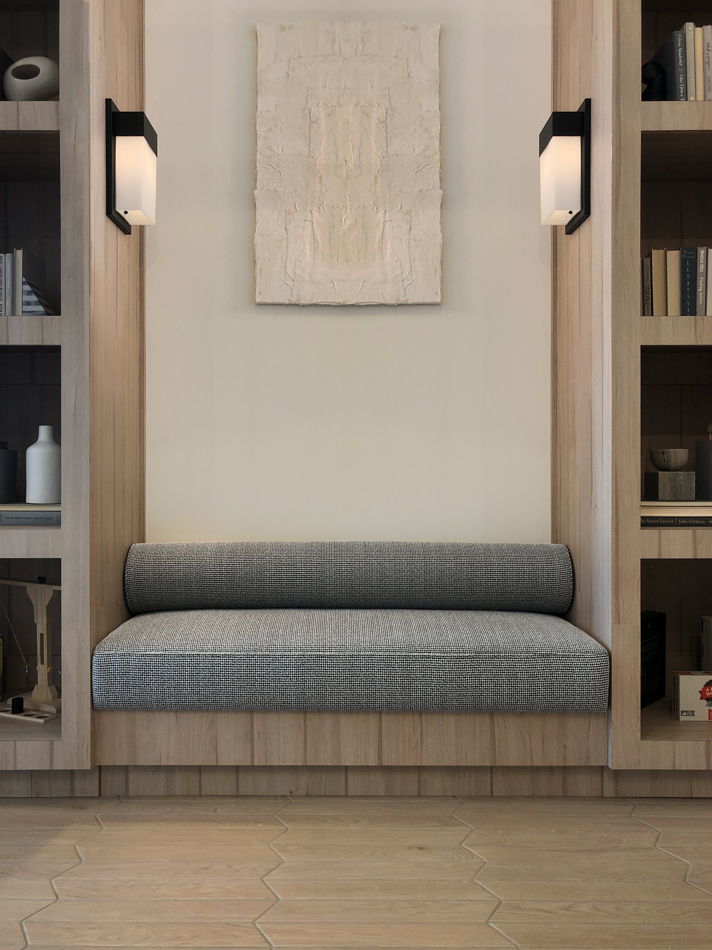 Nook seating with upholstered seat pad and bolster