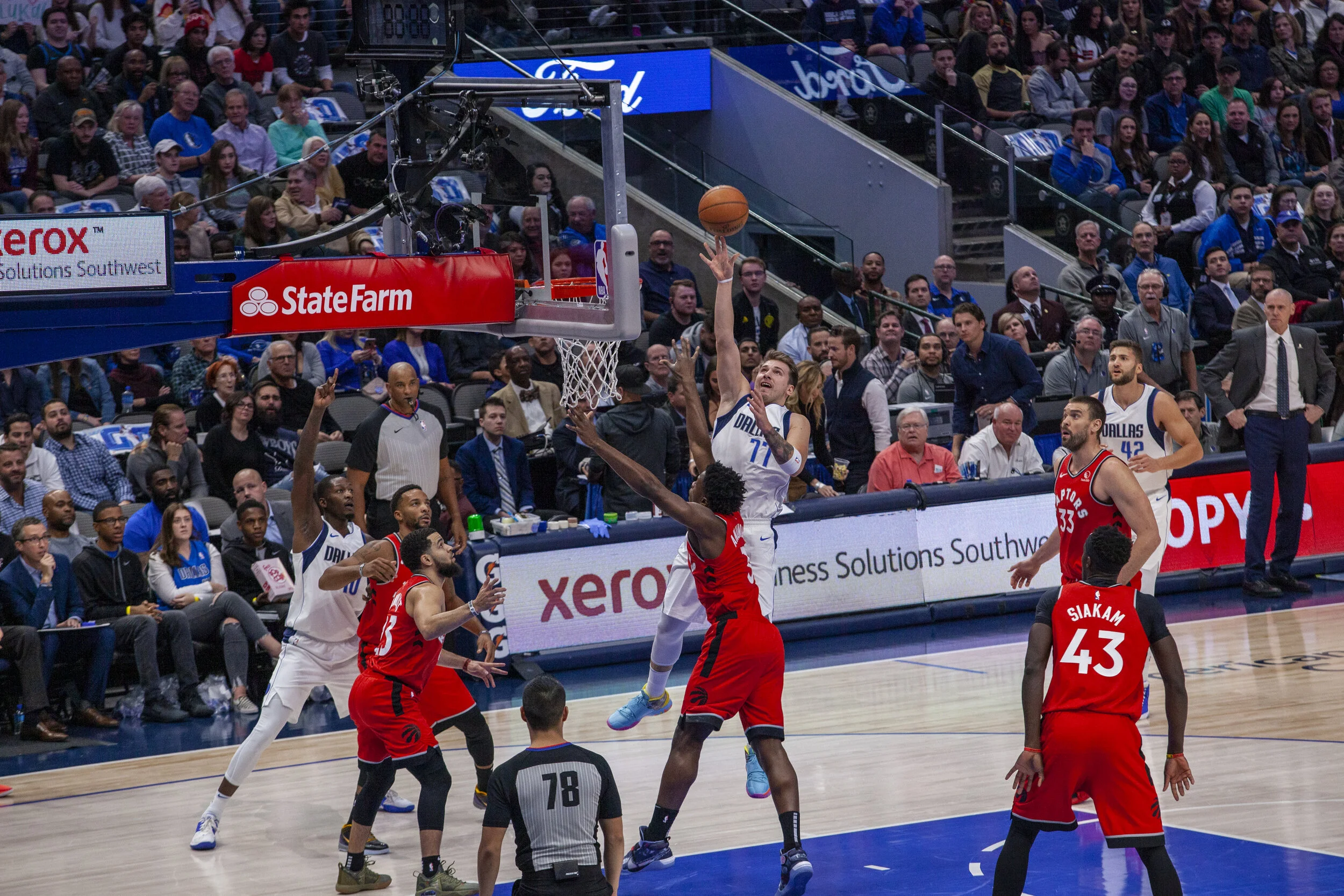 Mavs 76387.jpg