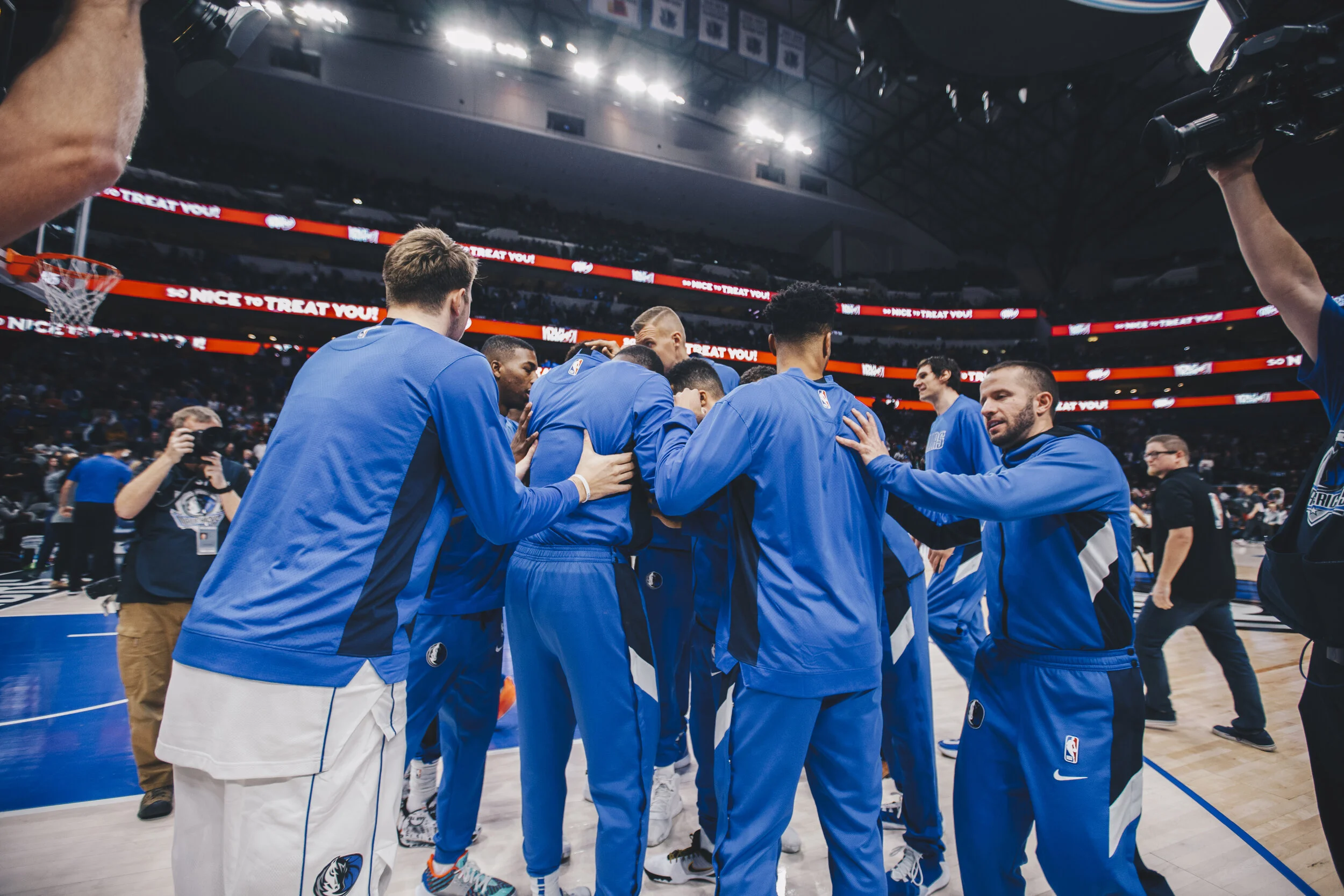 Mavs 76342.jpg