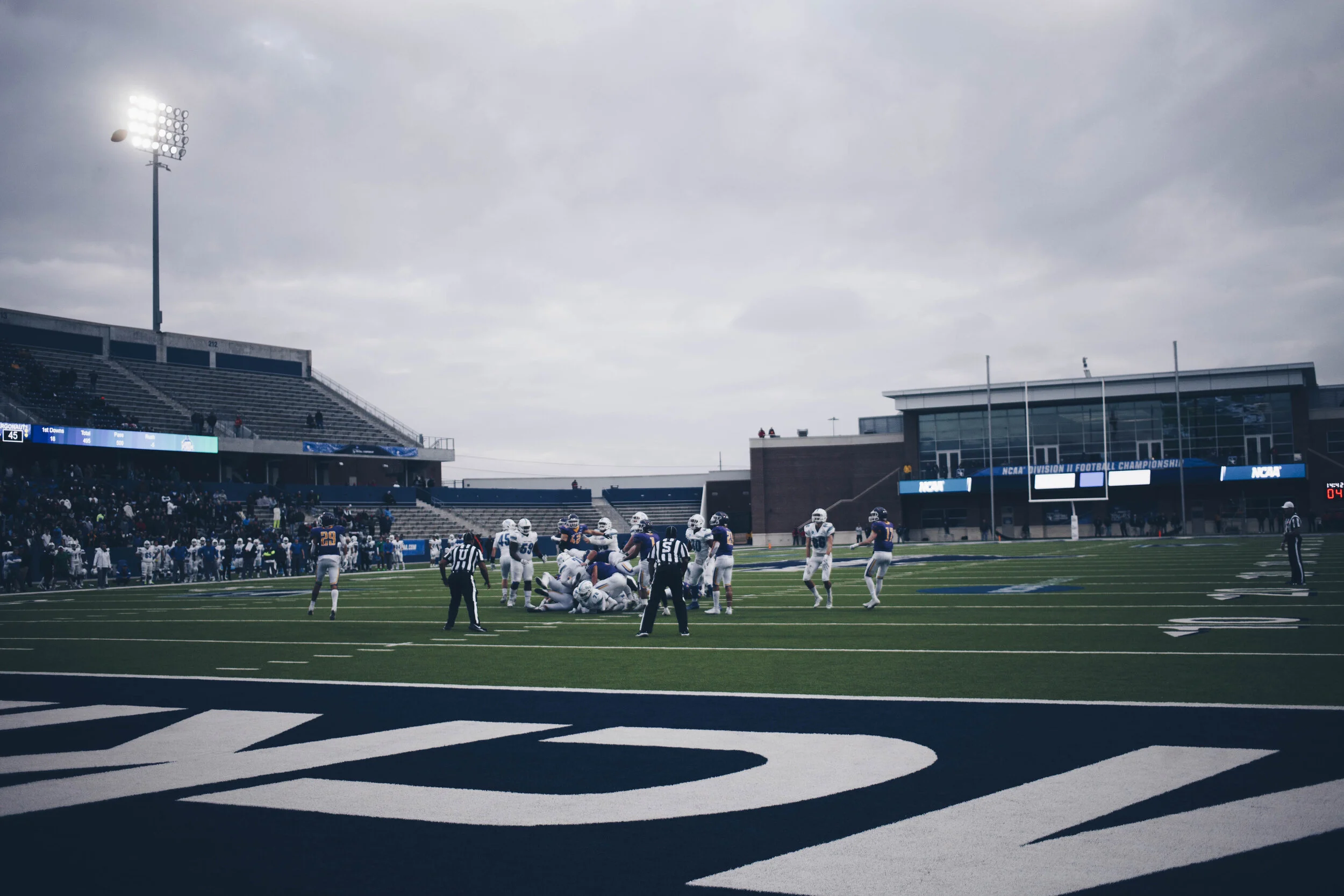 UWFvsMSU039865.jpg