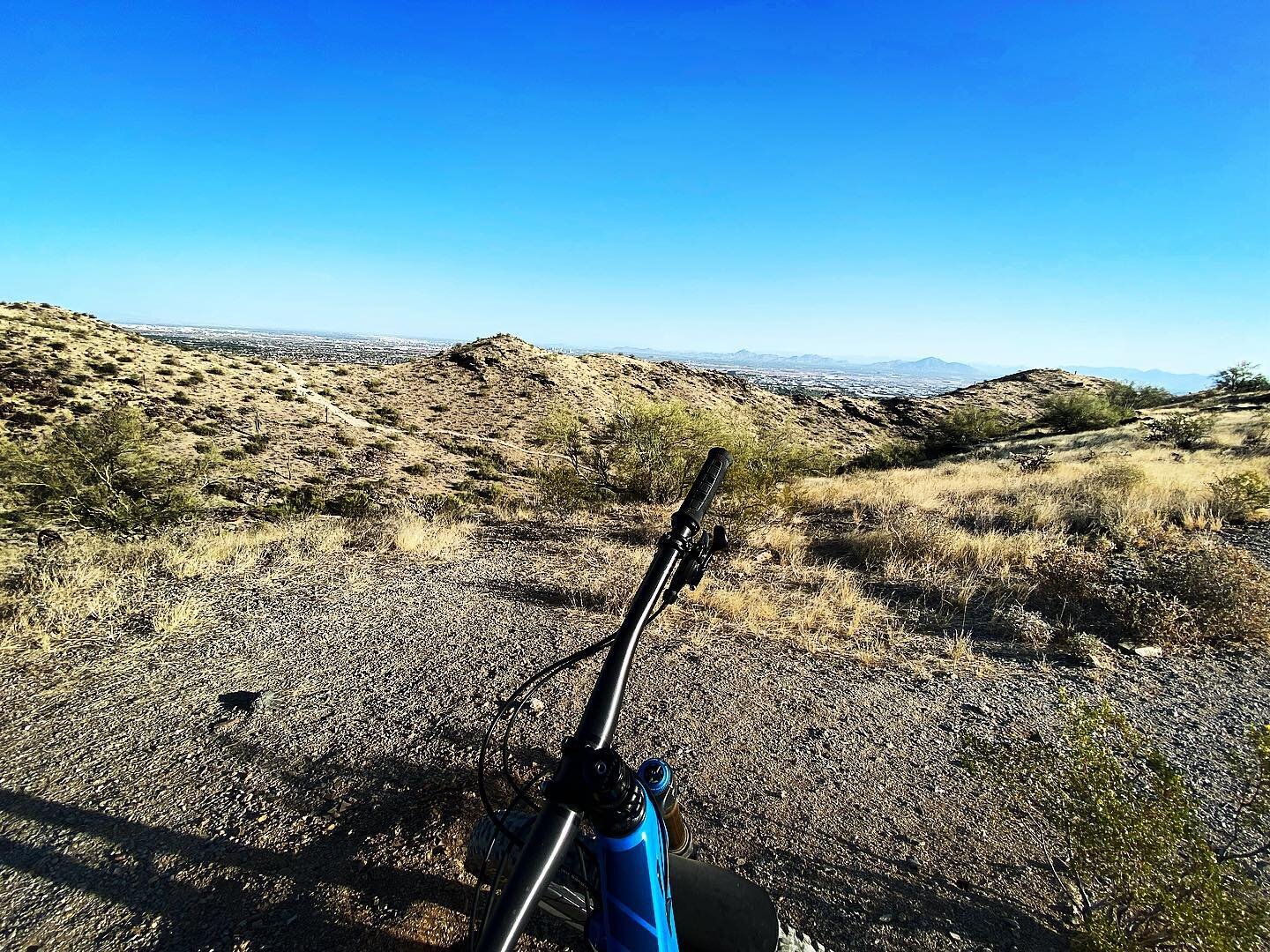 South mountain rides a little sweeter on a @pivotcycles 🔥🔥 #switchblade  #pivotcycles #ionbike #unitedbystoke #letsride #lyinlion #flowstatecollective #picoftheday #mountainbikelife #bikesarefun #mtblife #pinkbike #gofastdontdie #mtbforlife #enduro