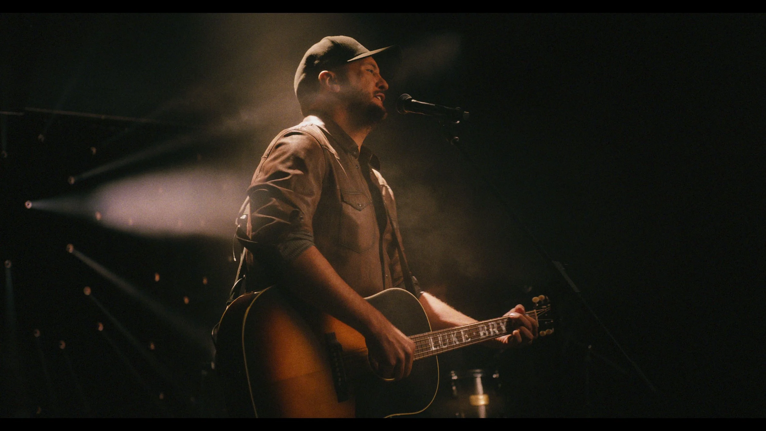 Luke Bryan Debuts Music Video for “Country Song Came On” with CMT and the Paramount Times Square Billboard