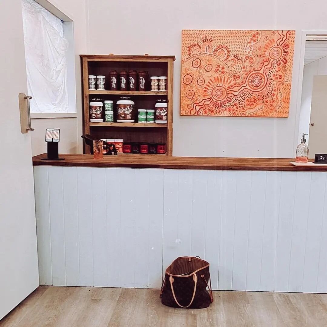 Welcome to Three Sons Fitness

We now have a warm reception area to greet our members🌿 for  members to fill up their waterbottle, quick espresso before training and sneak a breath mint before class 😉