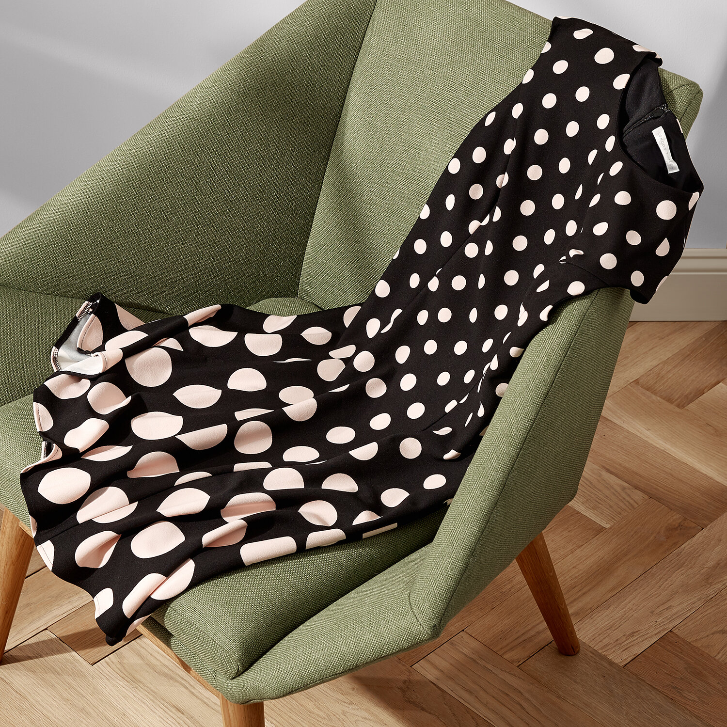 polka dot dress.jpg