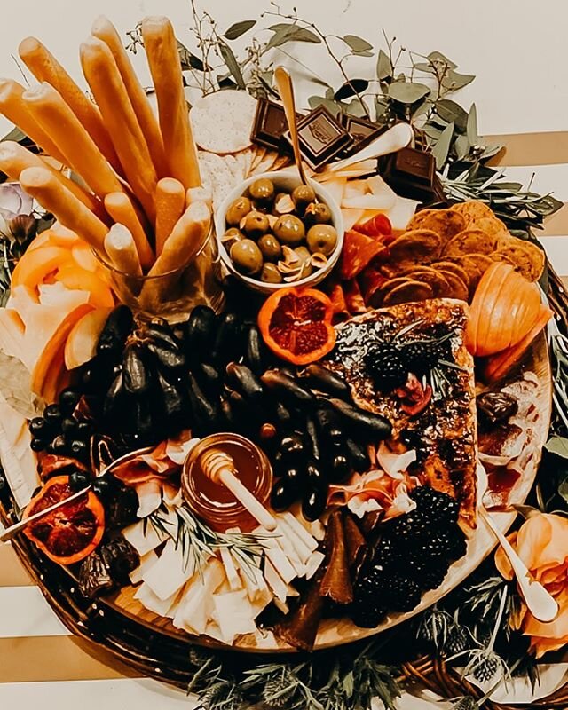 👩🏾&zwj;🍳We are so excited to be partnering with @sip_n_bite_cocktail for our virtual tasting on the 26th of June.  Chef Keshia will be curating a delicious petite grazing board to pair with the three wines we will be tasting.
.
.
. 🧀The board wil