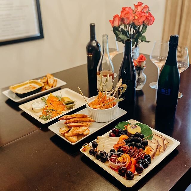 🧀Dreaming of the delicious grazing platters created by  @snbvirtualsupperclub from this past weekend.  The homemade pâté &amp; house cured salmon were the stars of the show and paired so lovely with our @boisset.collection wines.
.
. 🍷Looking for