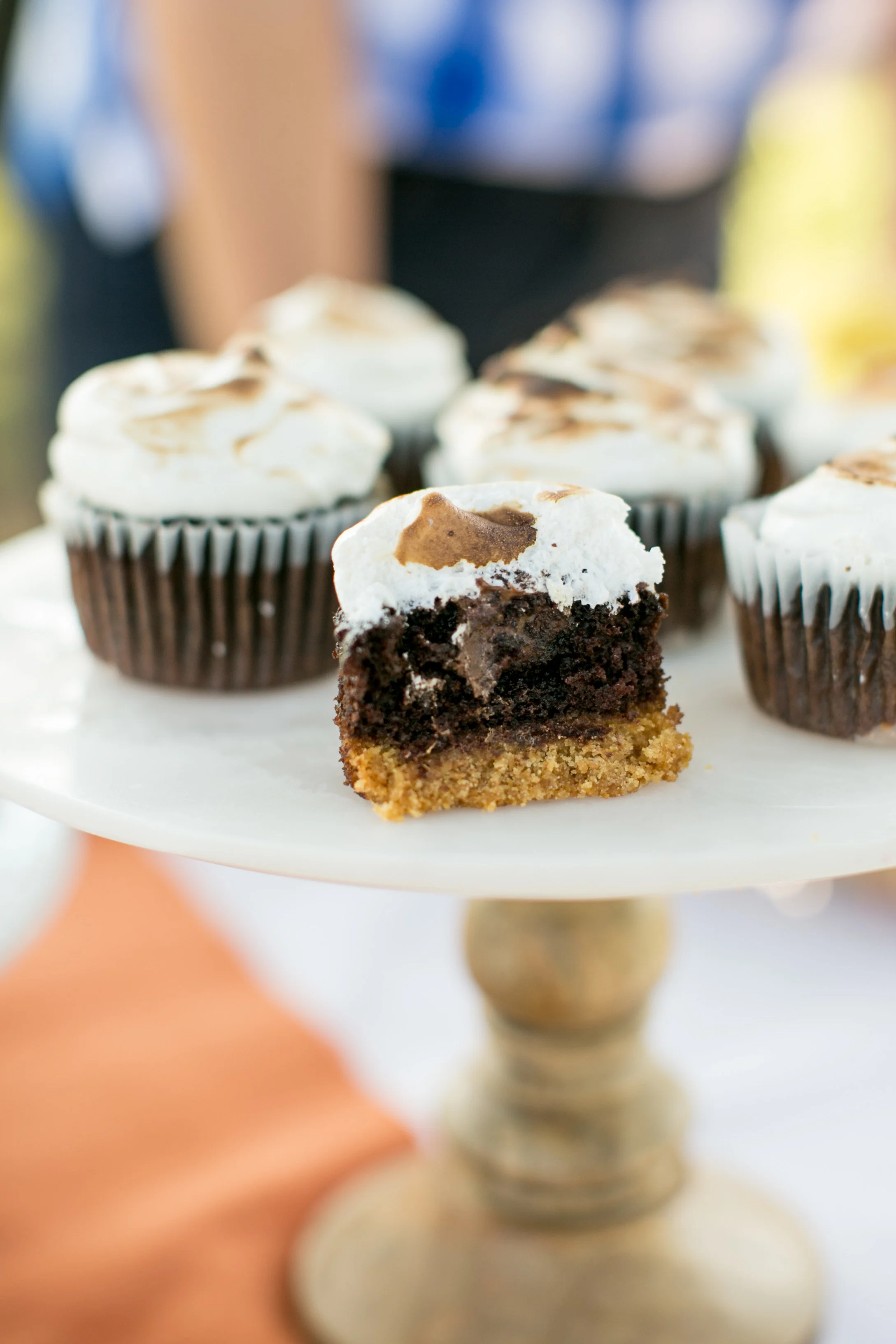 Toasted S'mores Cupcakes filled with Nutella