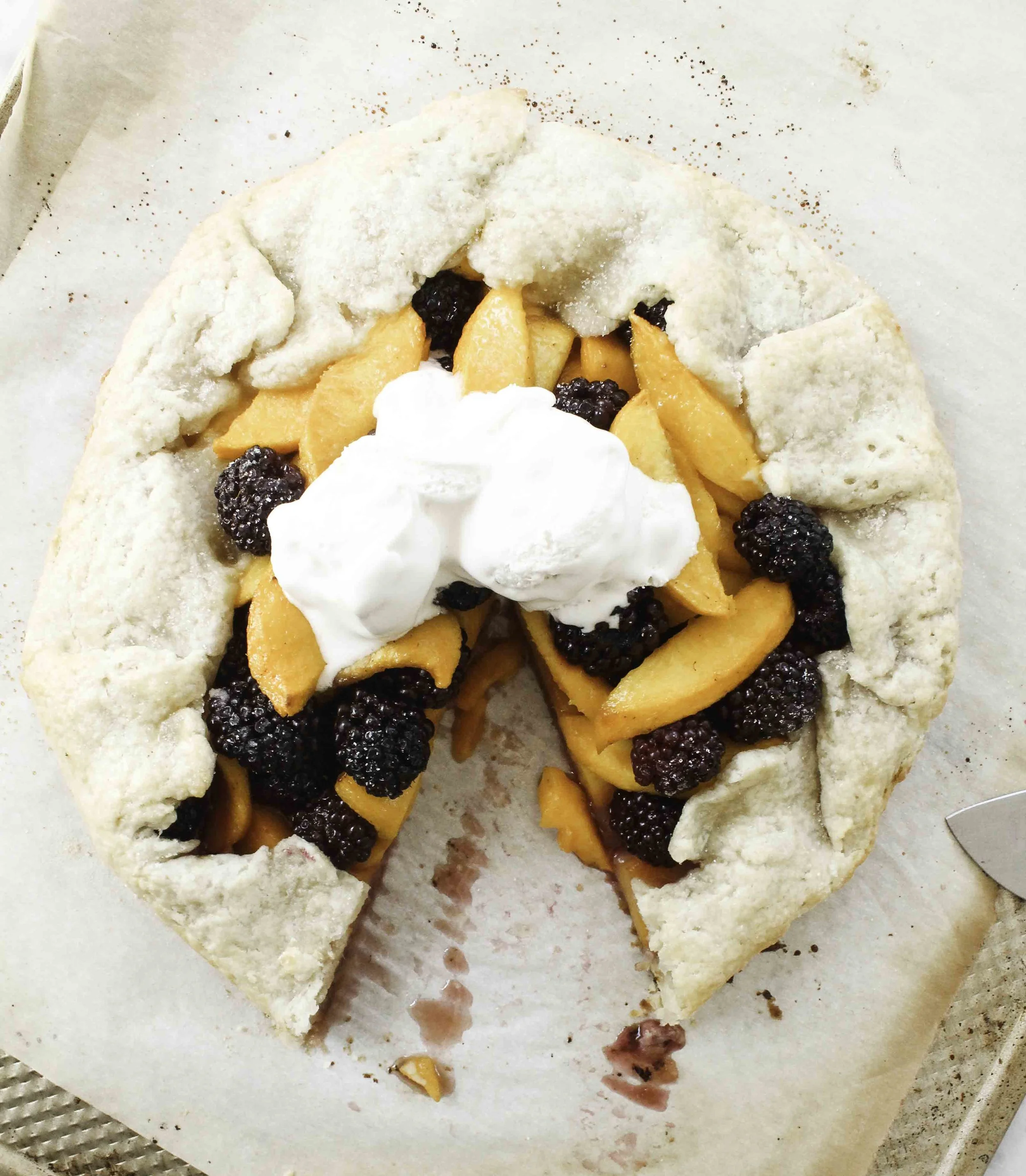Peach and Blackberry Crostata + The Perfect Summer Look