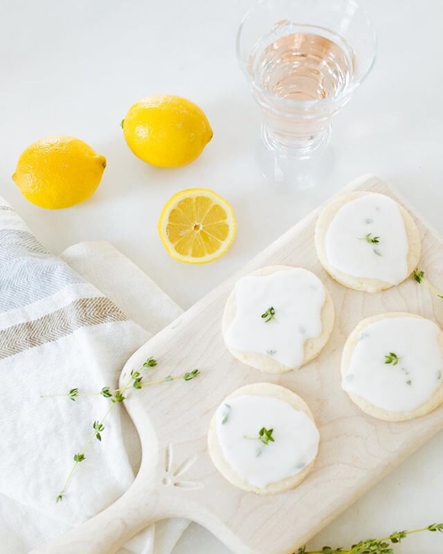 Lemon thyme shortbread cookies with a glass of ros&eacute;, please!🍋This recipe is one of my summer favorites and it&rsquo;s on the blog!