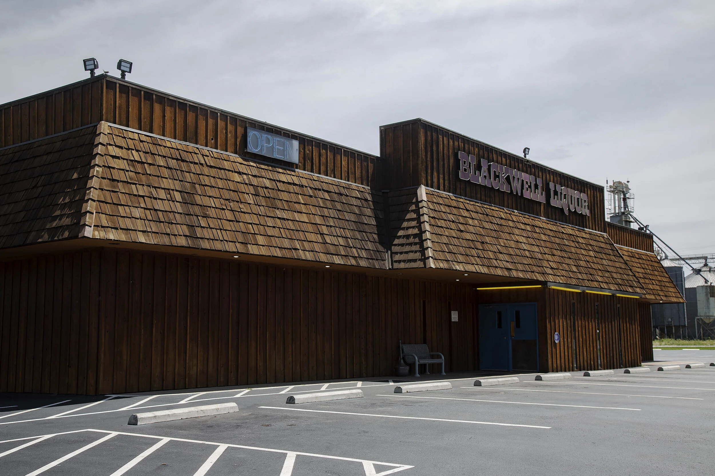 598A6244_Blackwell Liquor_TO PRINT.jpg