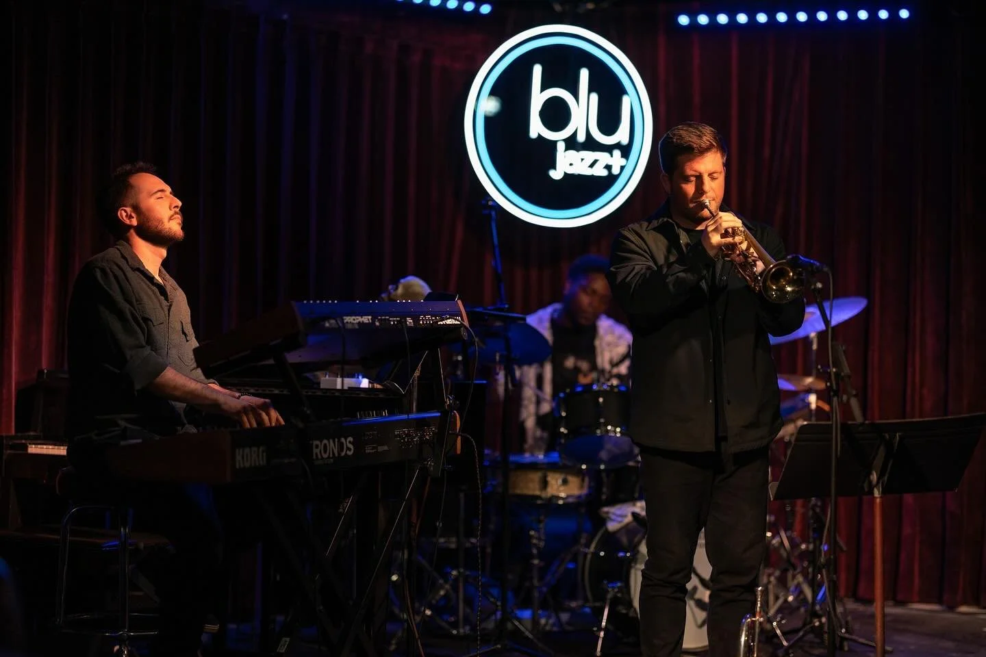 Much love to the home team for showing up on Wednesday night. Great to see all of you! @dakidondrums03 🥁 @smokefvcebass 🎸 @andru_malachi 🎹 &bull;&bull;&bull; 📸: @_scottellis always delivers!