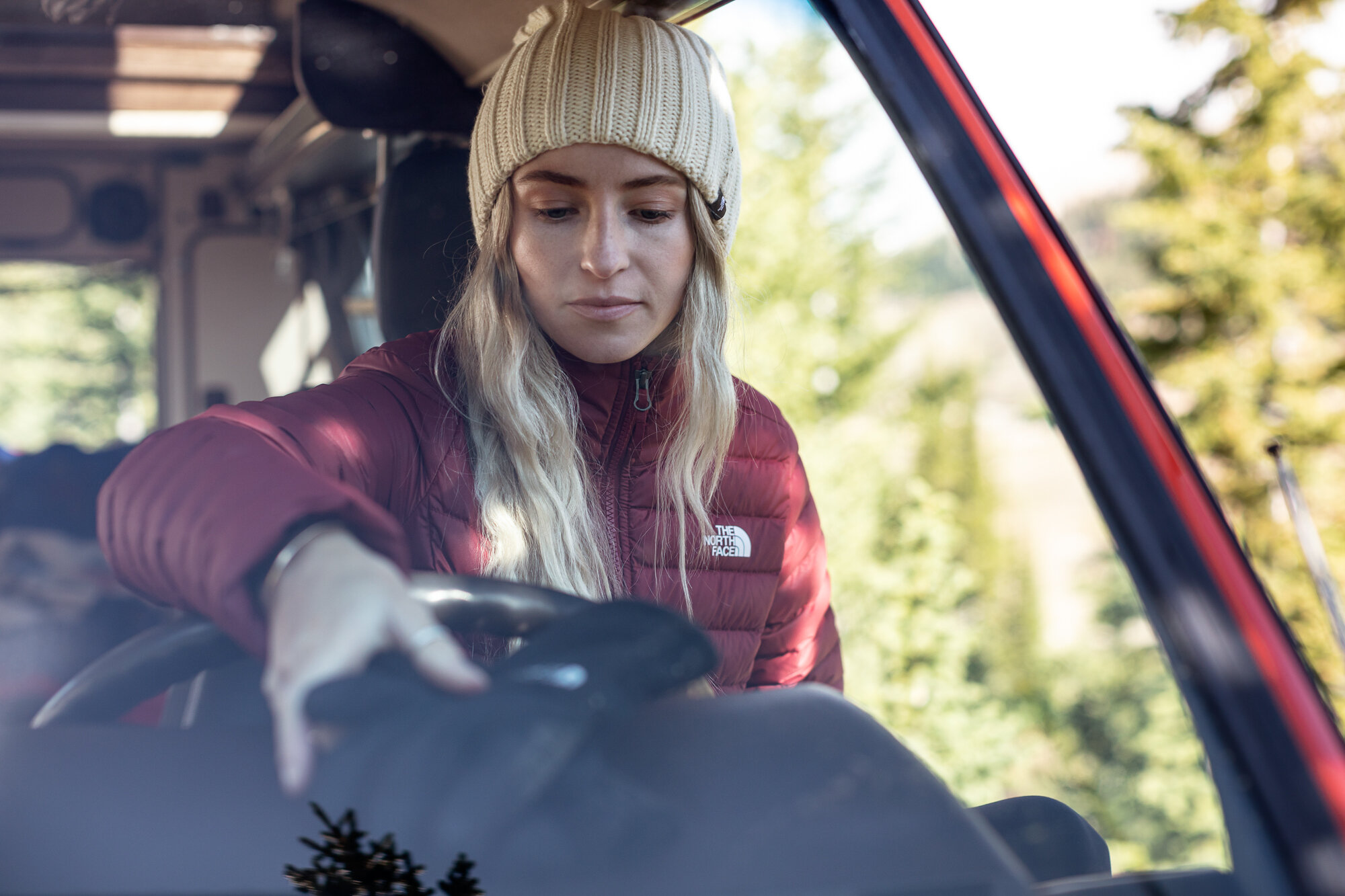 TNF_FW20_W_Stretch_Down_Jacket_Pomegranate_AliVagnini_1152.jpg