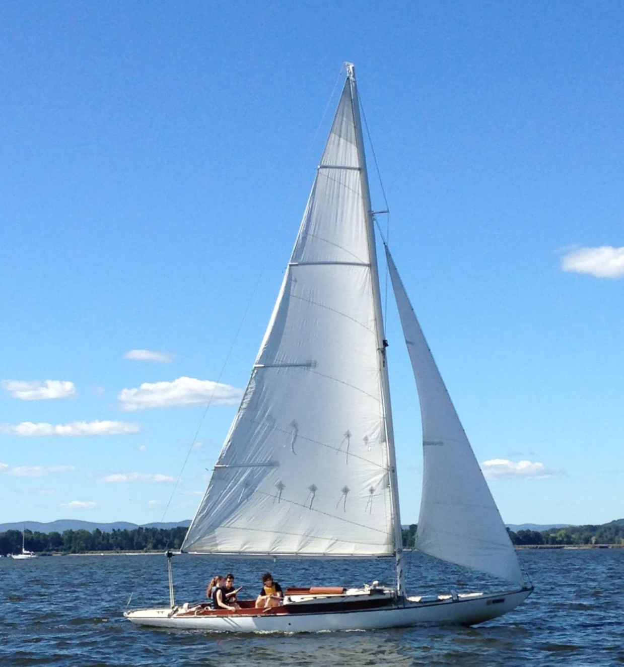 Belle Under Sail.png