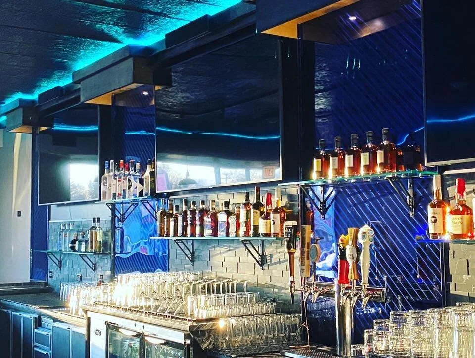 DEUCES SPORTS BAR & GRILL