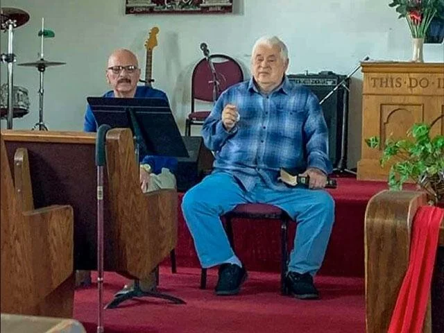 Dios lo curó': un pastor sobreviviente de cáncer de 90 años se recupera milagrosamente del coronavirus