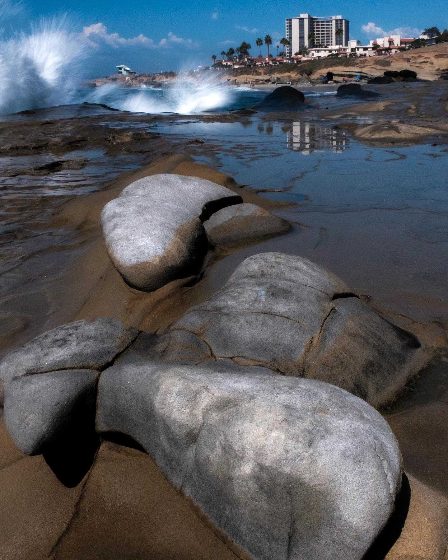 &quot;Tide Pool&quot;

Ocean spray at the tide pools. La Jolla, California

📸 Fujifilm XT-4, XF10-24mm f4 R OIS WR, 24mm

@raw_landscape raw_beaches @raw_potd raw_world  @raw_edit @raw_community #Landscape #Wave #Sea #Flying #Sport #Motion #Outdoors