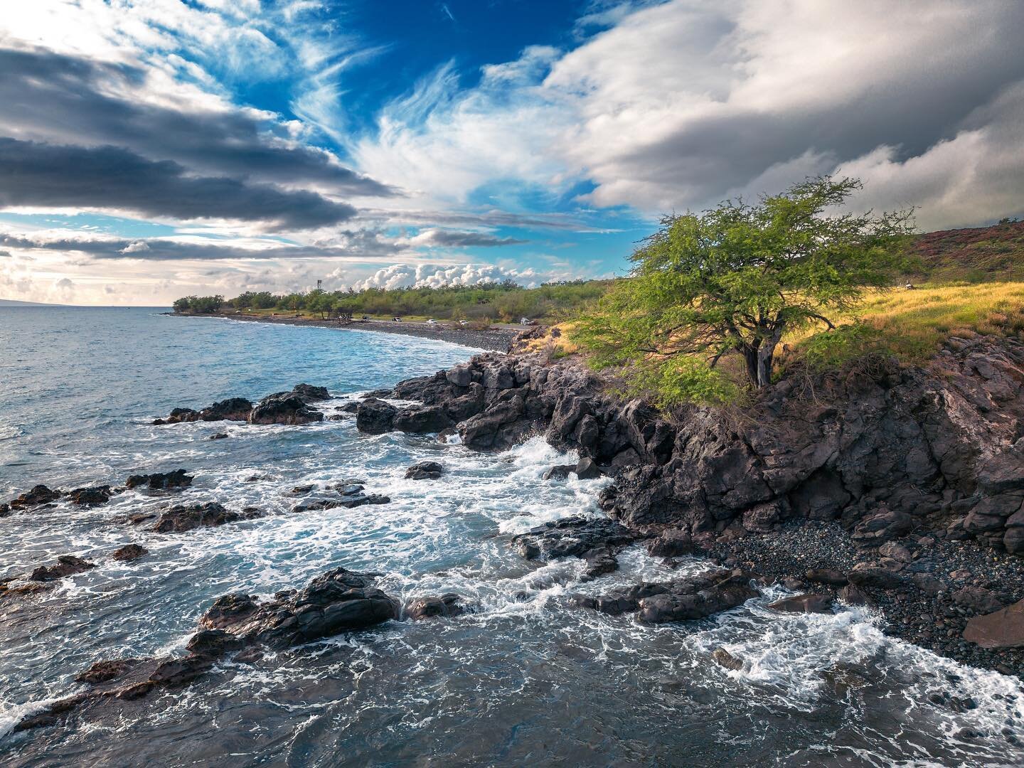 Coastal Tree.

Shoreline on the west coast of Maui along the Honoapiilani Highway near Nalima Wai.

📸 DJI Mini Pro 3

#drone_photography #drone #pictas #raw #raw_beaches #hawaii #maui #raw_potd #oahu #raw_landscape #raw__photography #raw__drone #edg