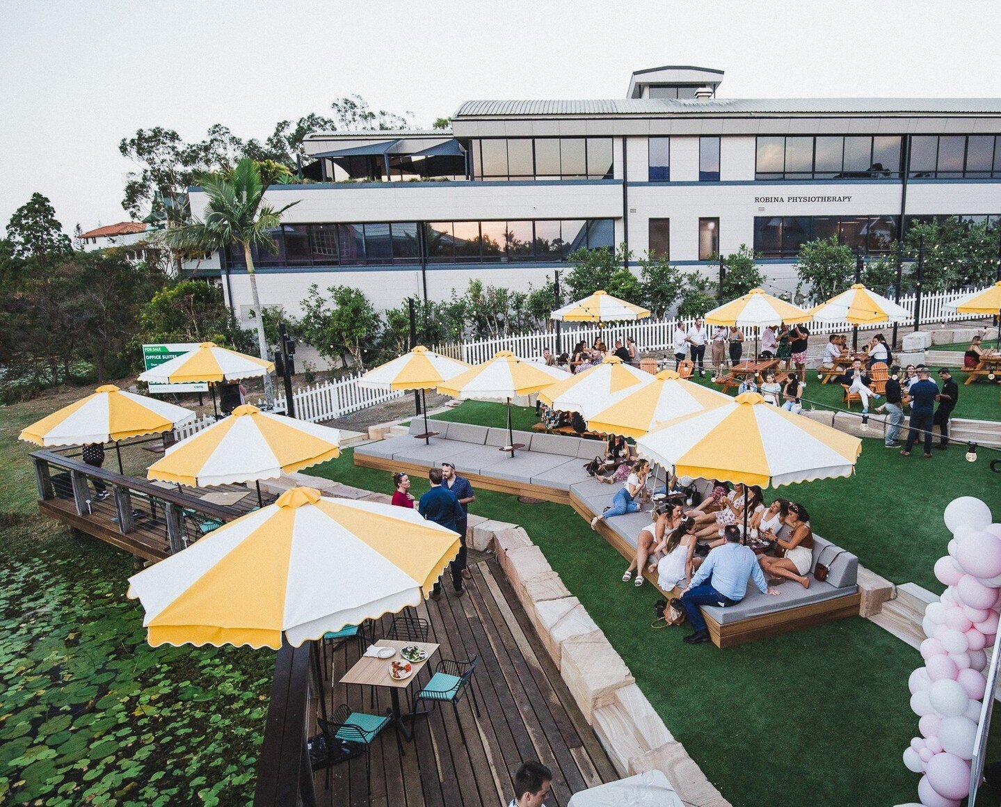 What a day! Time for a cheeky bev lakeside 🍺 Live music from 5 pm with DJ @dools_p

#robinapavilion #robina #lakeside #weekend #drinks #livemusic