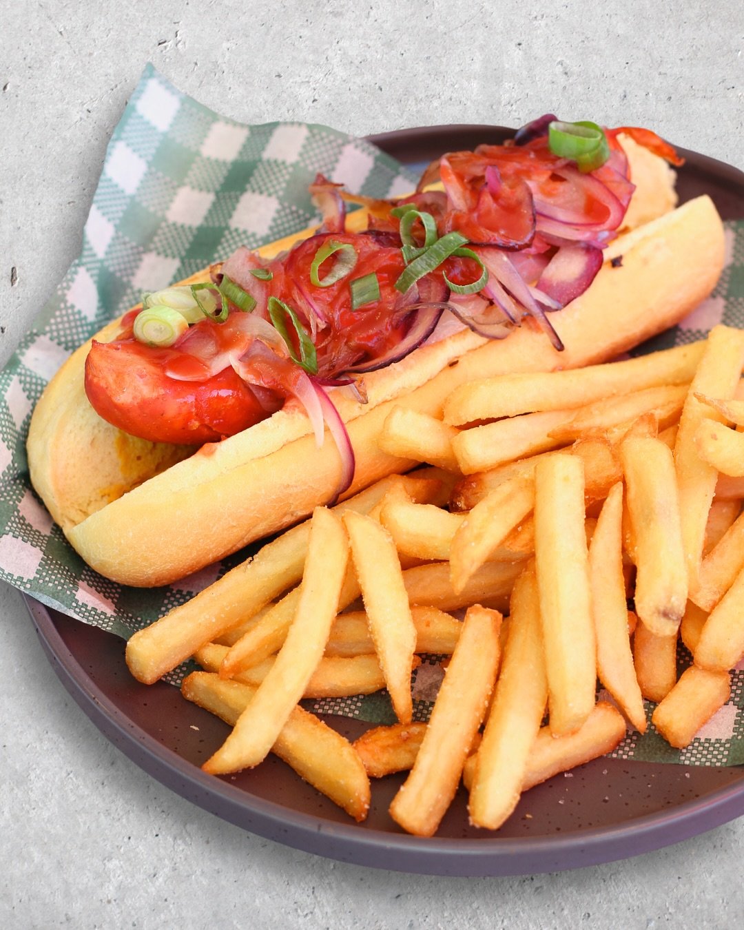 TODAY IS THE DAY‼️🏉

$22 Hotdog and chips! Half time nibbles &amp; Schooner cards available all night!

Plus your change to win XXXX merch and pick the score comp prizes 👀

See you at 8pm‼️