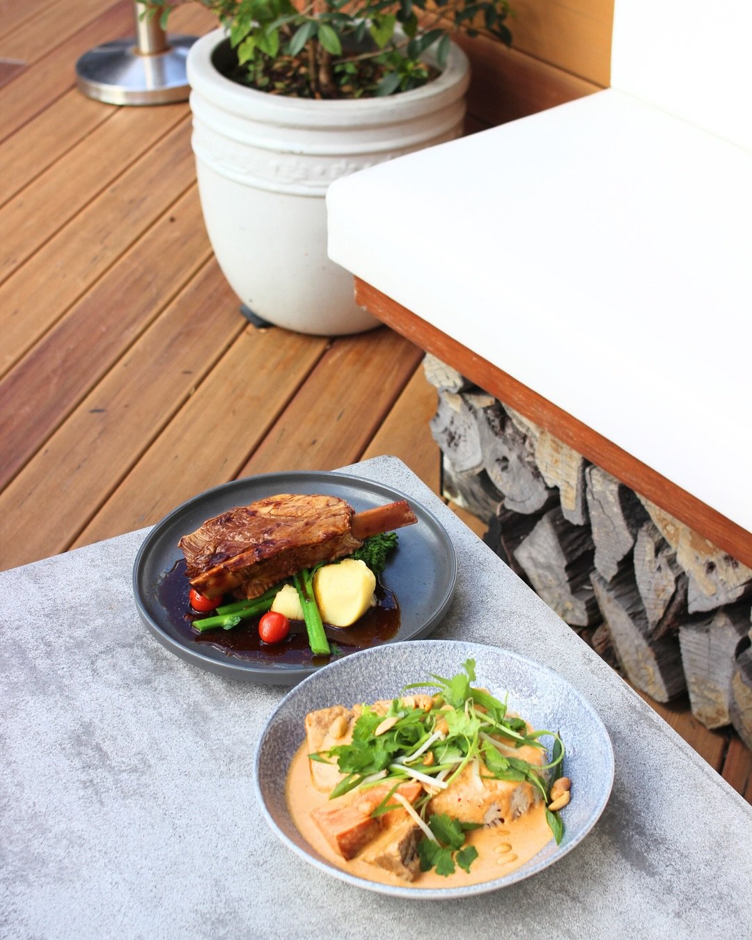 We have two words for you... comfort food😏

Warm up with our favourite winter mains, the slow roasted beef rib and our beef brisket massaman curry. It's comfort food season and we're doing it right!