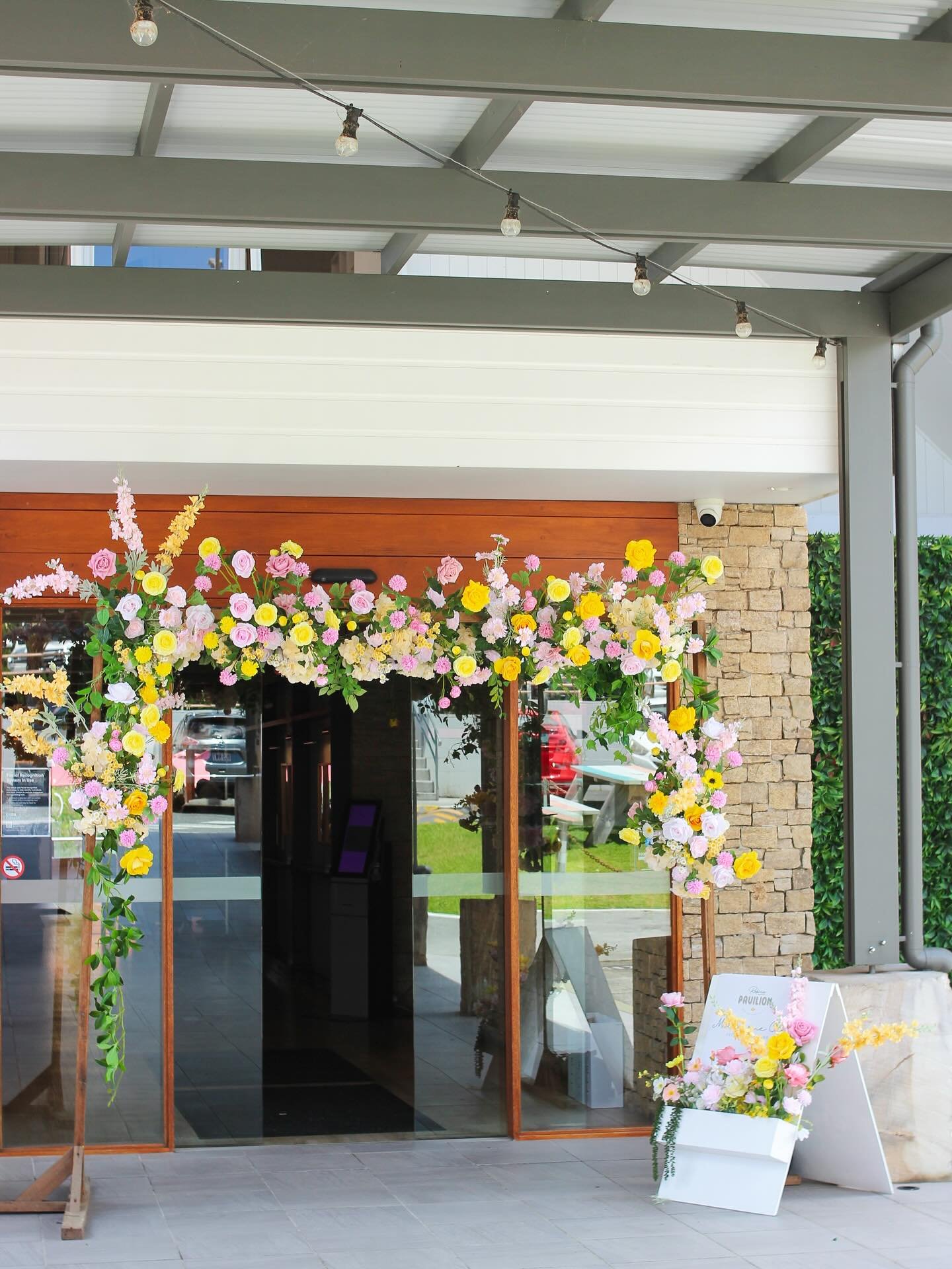 A day was had!🐎👒🍾

Sneak peak of some of our pics from Tuesday! Keep an eye out tomorrow evening on our Facebook for more of our photos from the day💫🫶🏼