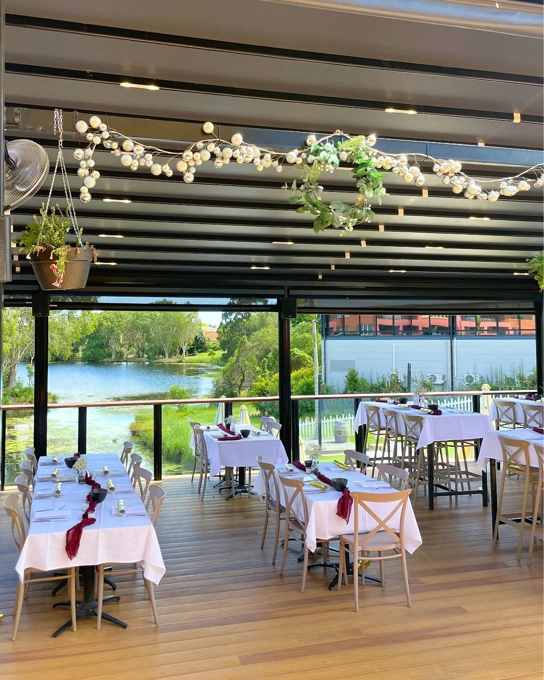 Your easiest Christmas Day yet!🌟🎄

Indulge in fresh seafood, succulent roasts, gourmet sides and decadent desserts this year! Zero cooking, zero cleaning, just pure festive joy with a view☀️

Bookings available for 11am &amp; 1.30pm buffet seatings