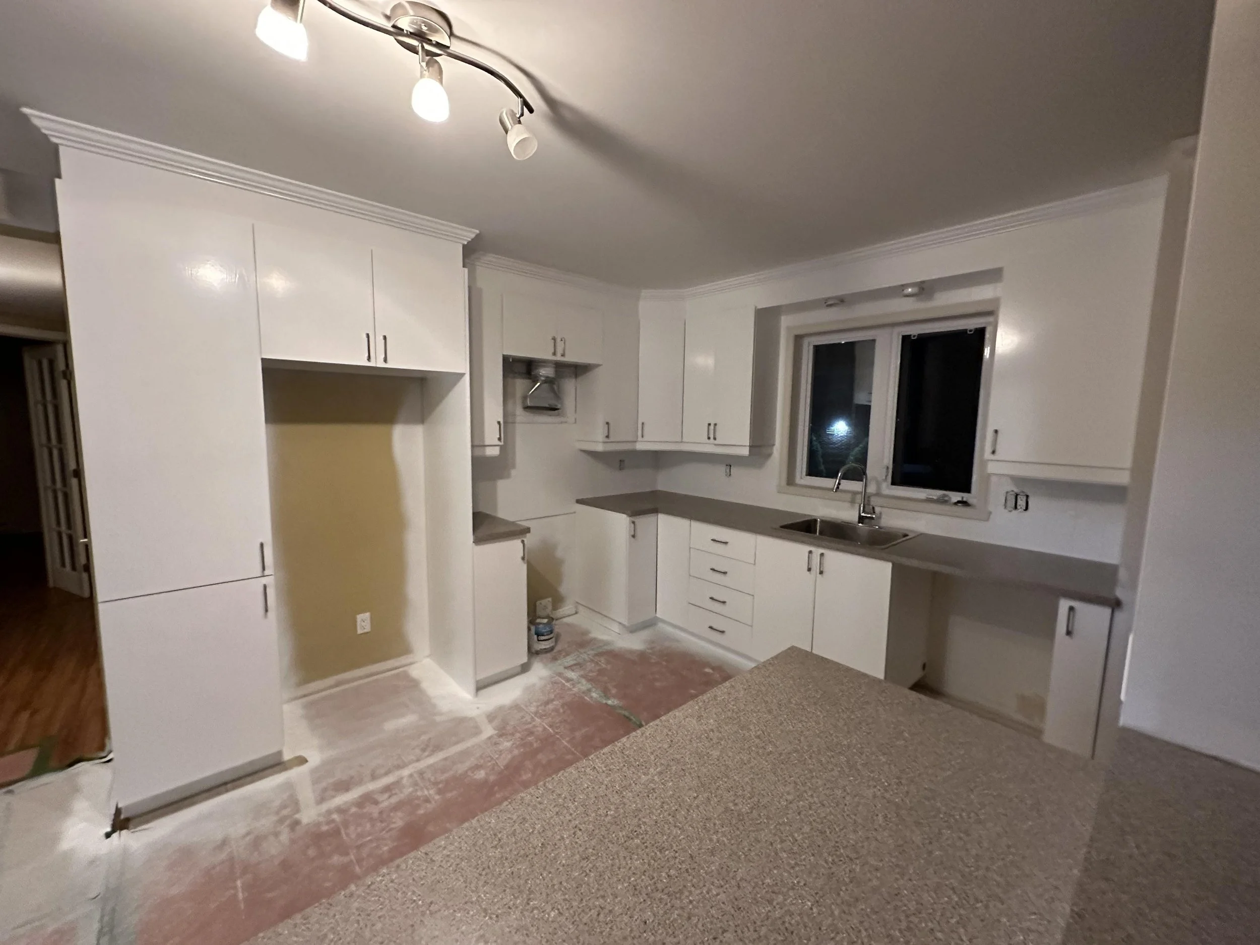 Peinture mélamine : comment peinturer la mélamine (guide 2025)