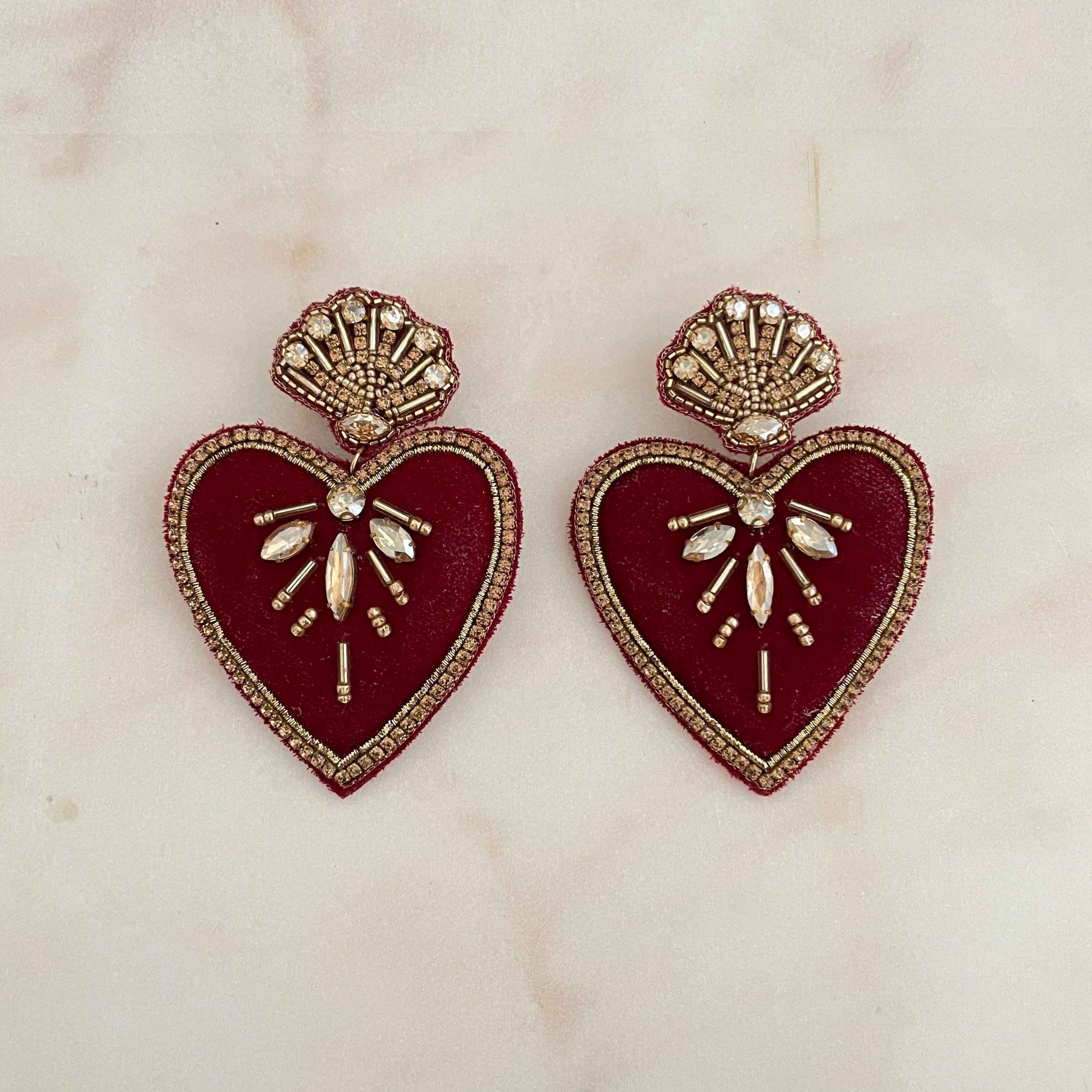 Orecchino a cuore in velluto rosso