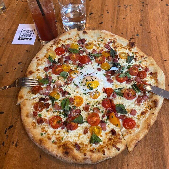 Any time is a good time for pizza. Would you try this breakfast pizza? Drop your answer in the comments! . . . . . #hamilton #hamont #hamiltonontario #hamiltonrestaurants #brunch #hamiltonfood #hamiltonfoodie #brunchtime #hamiltonfoodblogger #ea