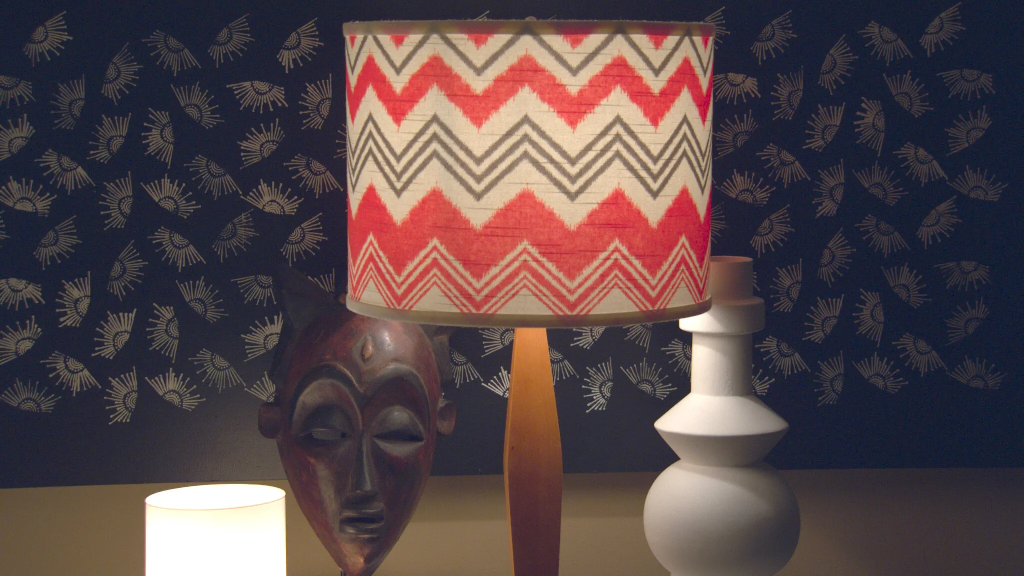 blk mud clothe white vase.jpg