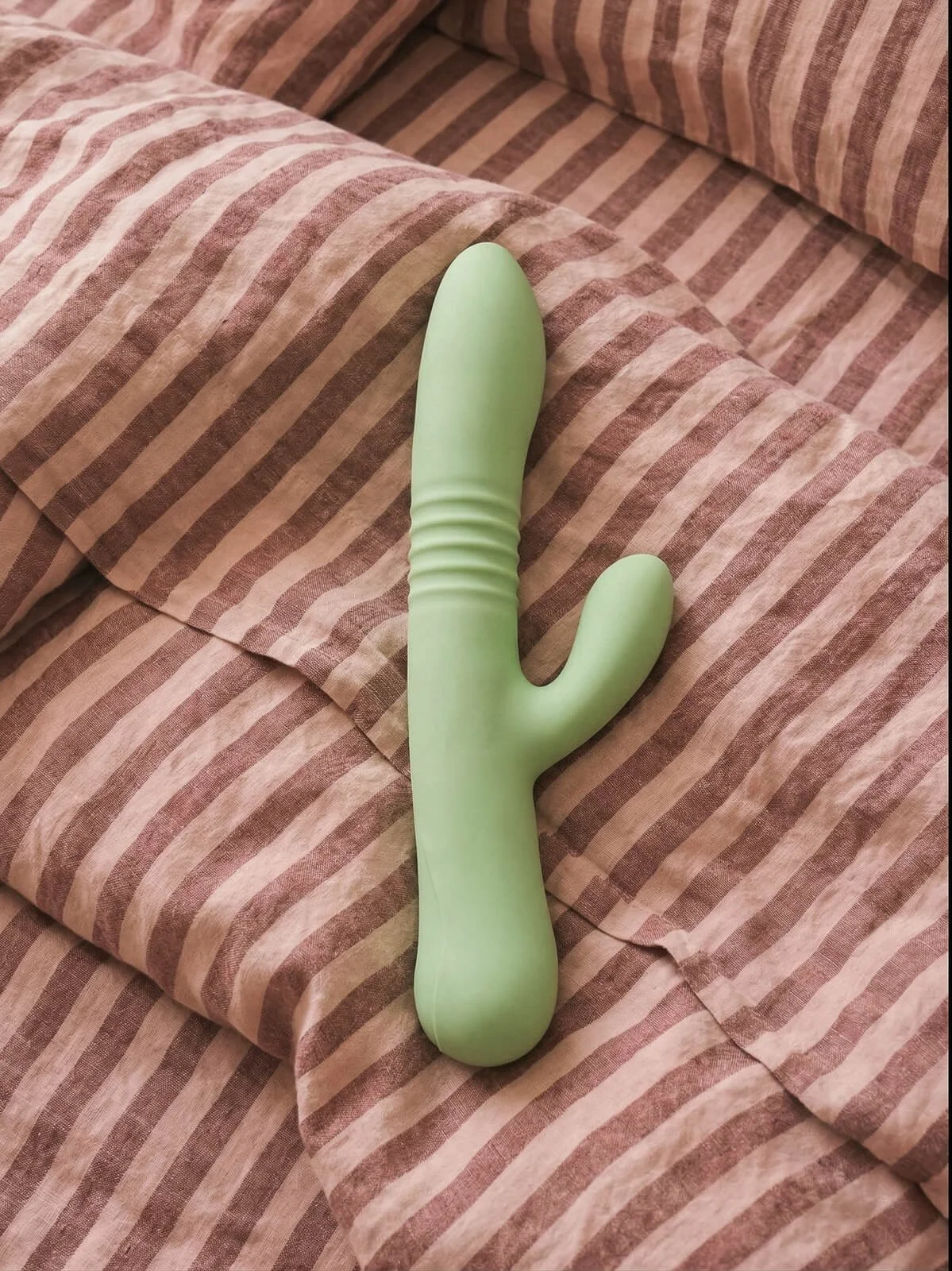 Yarrow-Thrusting-Vibrator-The-Natural-Love-Company-1.jpg