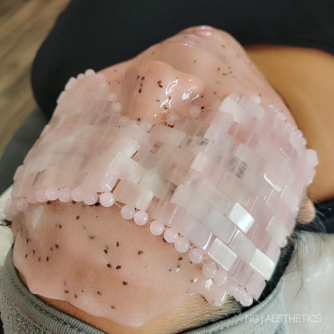 𝐓𝐡𝐞 𝐮𝐥𝐭𝐢𝐦𝐚𝐭𝐞 𝐣𝐞𝐥𝐥𝐲 𝐧𝐚𝐩 𝐡𝐚𝐬 𝐚𝐫𝐫𝐢𝐯𝐞𝐝✨️
featuring our rose quartz eye mask - chilled for the most soothing facial experience. 
.

.

.

.

.

.

#jellymask #hydrojellymask #rosequartz #rosequartzroller #eyemask #facialqueen 