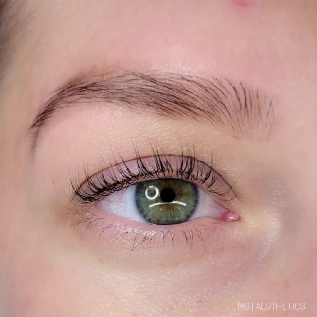 LIFTING YOU UP ON THIS GLOOMY DAY.
lash lift +tint | brow wax +tint by: @nikkigaesthetics
