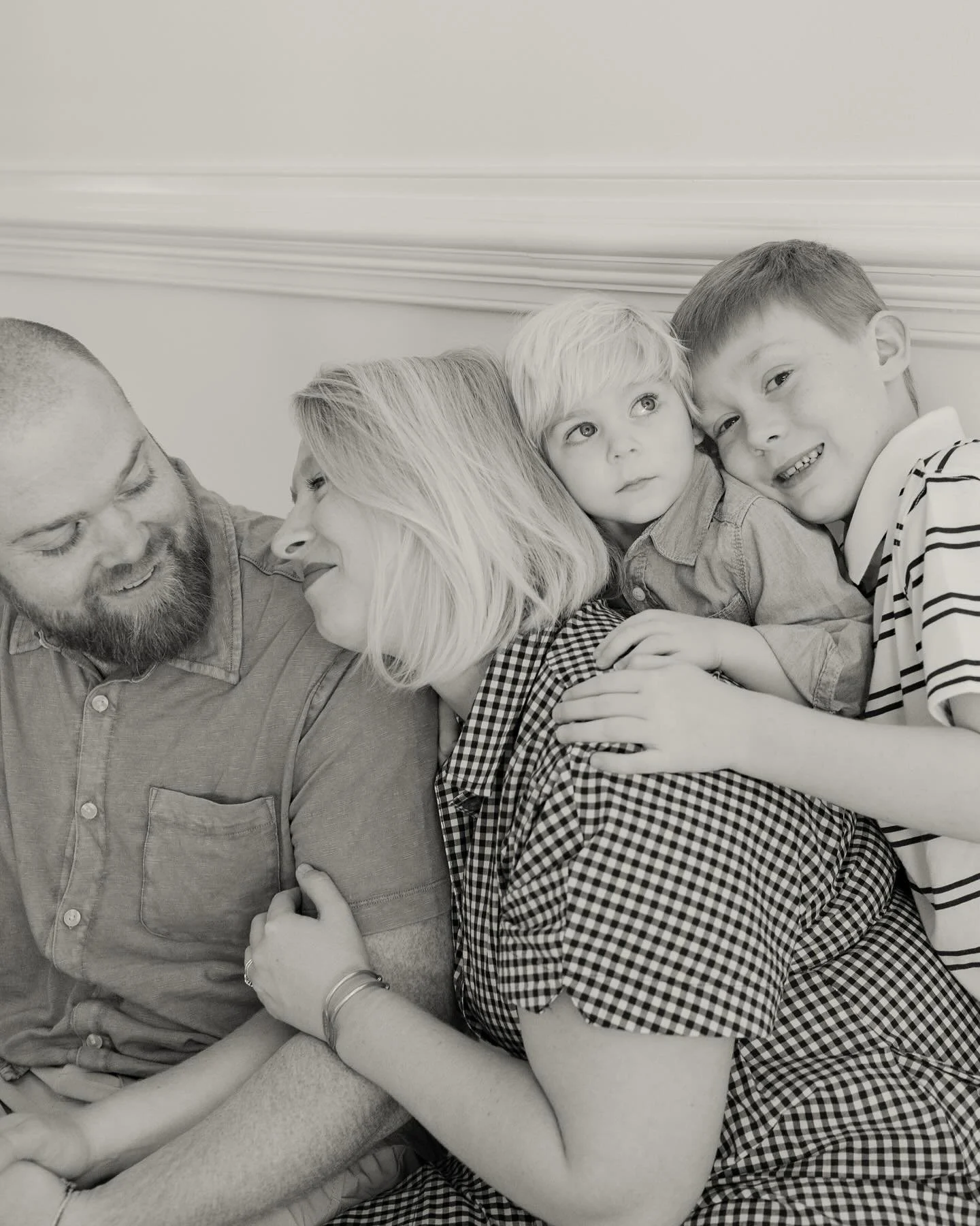 The Goolsby family ✨ cozy in-home session to say goodbye to their first home as a family and celebrate their next chapter 🏡

#familyphotography #raleighphotography #raleighfamilyphotographer #raleighfamilyphotography