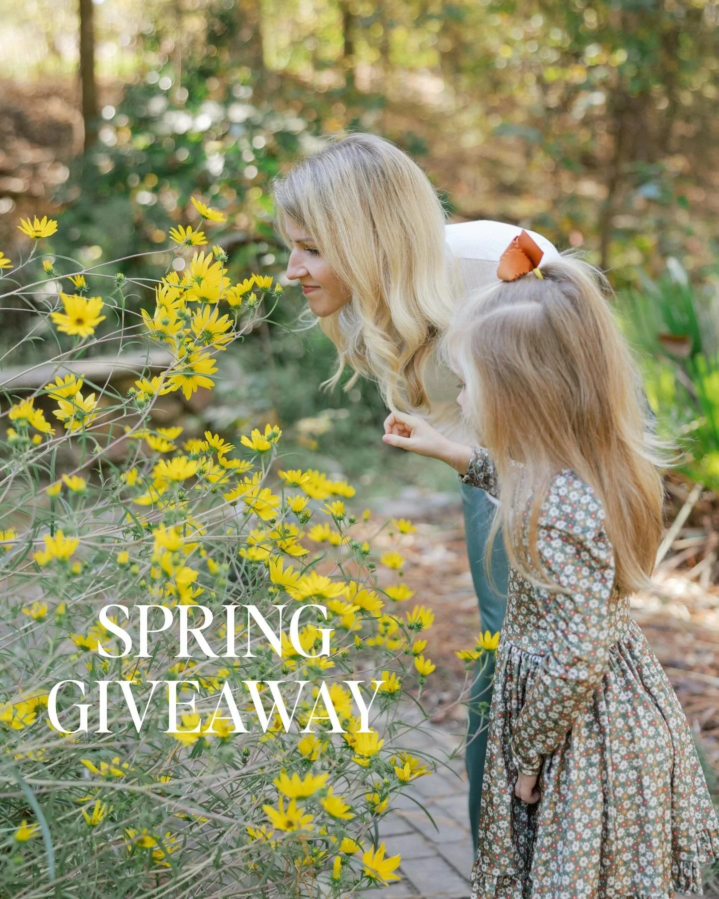 🌼 SPRING GIVEAWAY 🌼
 The perfect Mother&rsquo;s Day gift for moms, dog moms, and anyone who loves like one.
We&rsquo;re giving away a Spring Blooms &amp; Portrait Package, including: &bull; A wrapped bouquet from Williams &amp; Whimsy &bull; A 30-m