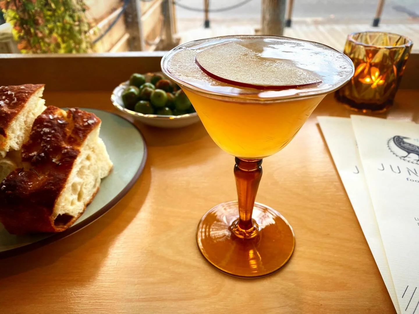 🍸 It&rsquo;s finally FRIIIIDAAAYYYY!!! 🍸
Come by for Happy Hour 4-5pm if you can, or 5-9pm if you need more time to rally yourself and a pal or two. Hope you had a good week, but let&rsquo;s make it a GREAT weekend, k? 😘