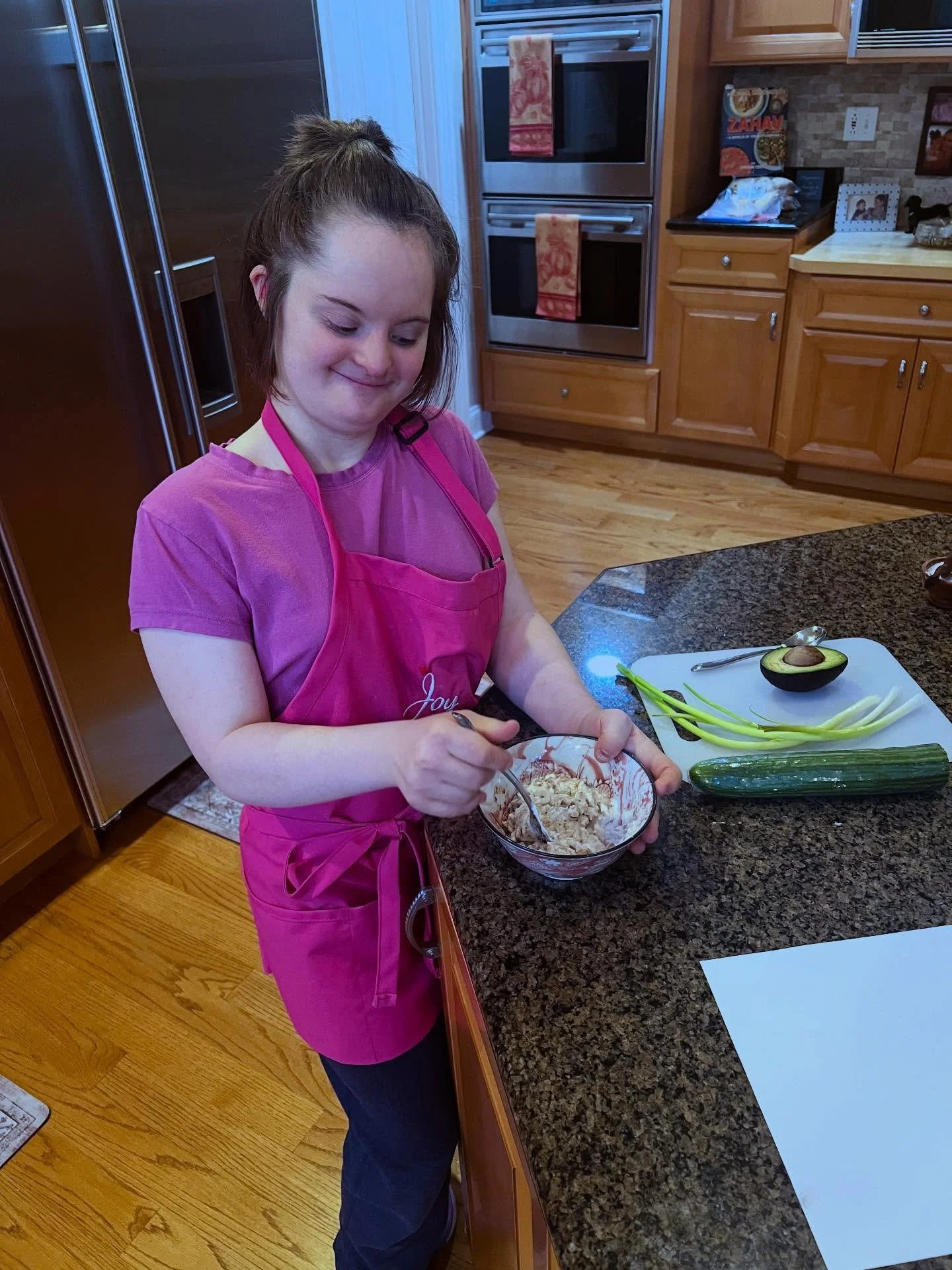 My bi-weekly cooking date with Joyce. Making sushi!!! Spicy 🦀 🥑 🥒 🍚 scallion sesame seeds and Tajin. Why not? Apparently Joyce LOVES rice and sushi. 
#connectingchampions #charitywork #izabellasgourmetchowpassion #izabellasgourmetchowclasses #iza