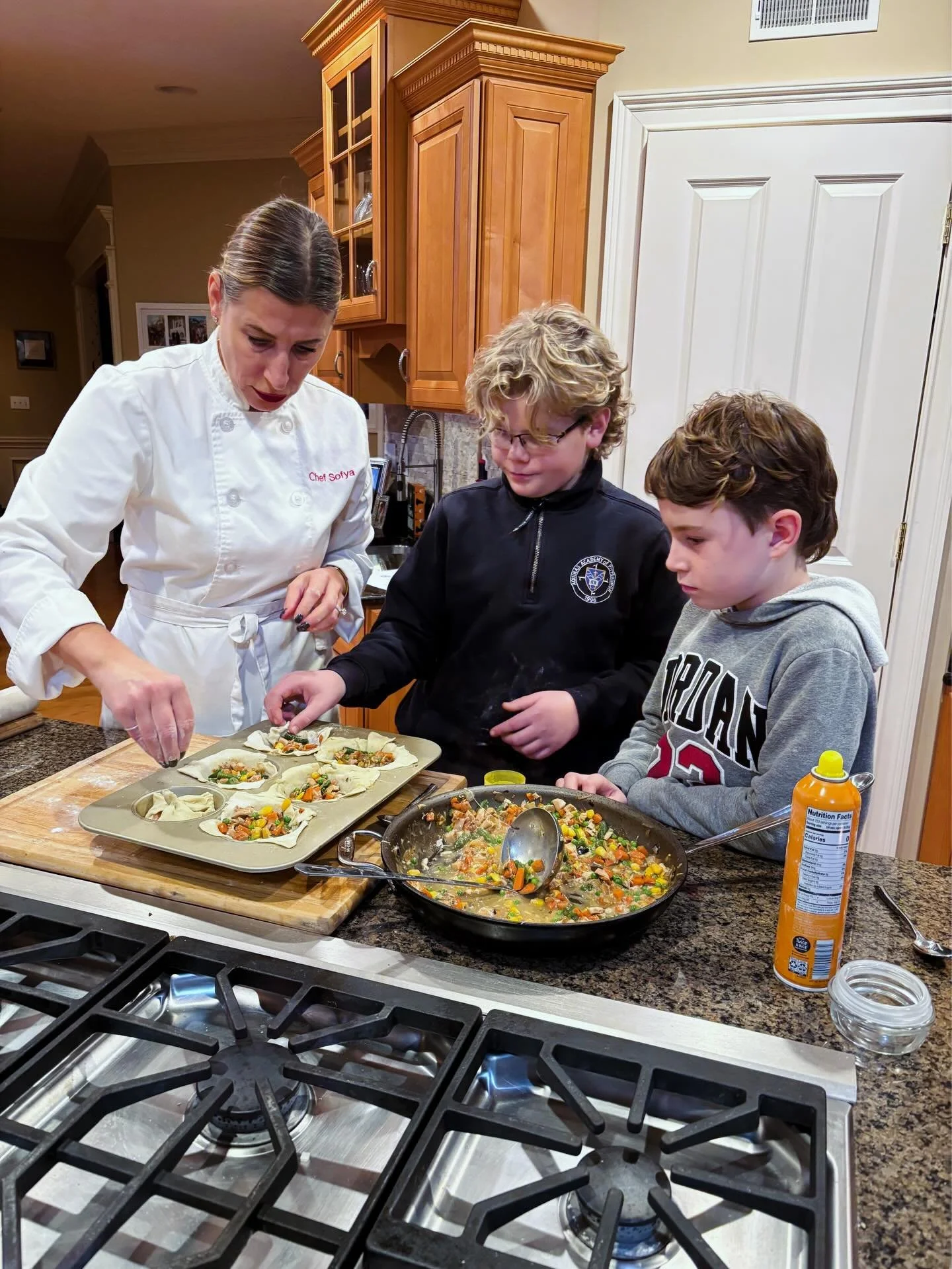 Wednesday Pot Pies. Mommies and grandmas loved it too. Pot Pies made with a Twist!! Secret ingredient-Green beans!! Why not I say!! See y&rsquo;all in December for Apple Strudel classes!!!
#izabellasgourmetchowclasses #izabellasgourmetchowcreativedis