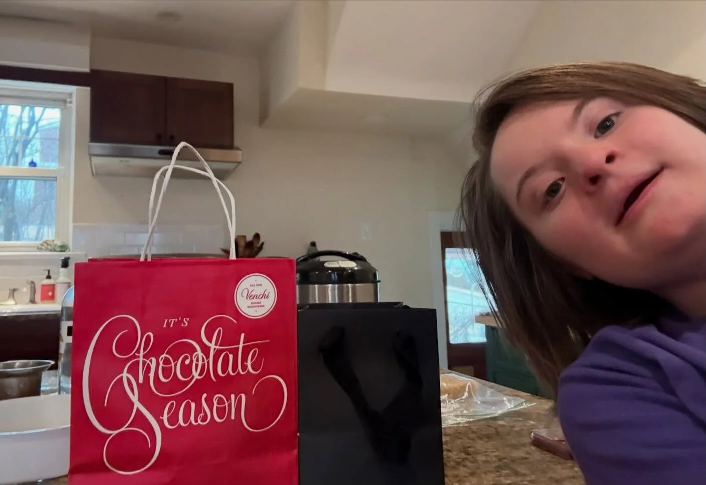 Joy! She truly is Pure Joy! Crepes!!! Ohh La La!! And the card and the gift! Melted my heart!! Doing something so special for someone who truly appreciates it, is PRICELESS. See you next week Joy 🥹 #connectingchampions #charitywork #travellingthewor