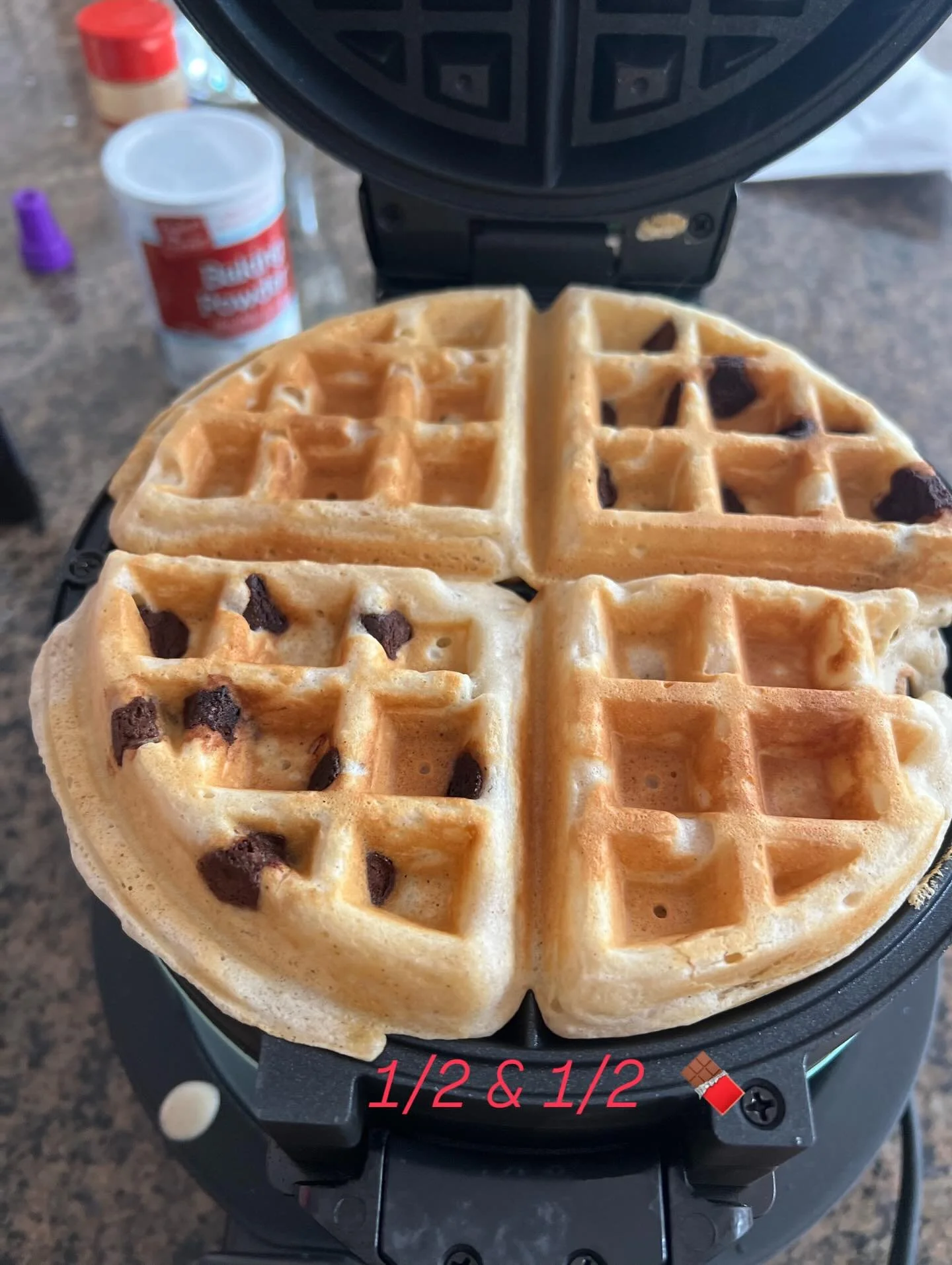 Belgium visit 🇧🇪 stayed with us. Who doesn&rsquo;t like Belgian waffles? 🧇 😋 Warm and Crispy and So Satisfying!! And of course, with a Special Ingredient, I couldn&rsquo;t help myself. 🍋 Pure Vitamin C. Why not??? ❄️ Sunday!!