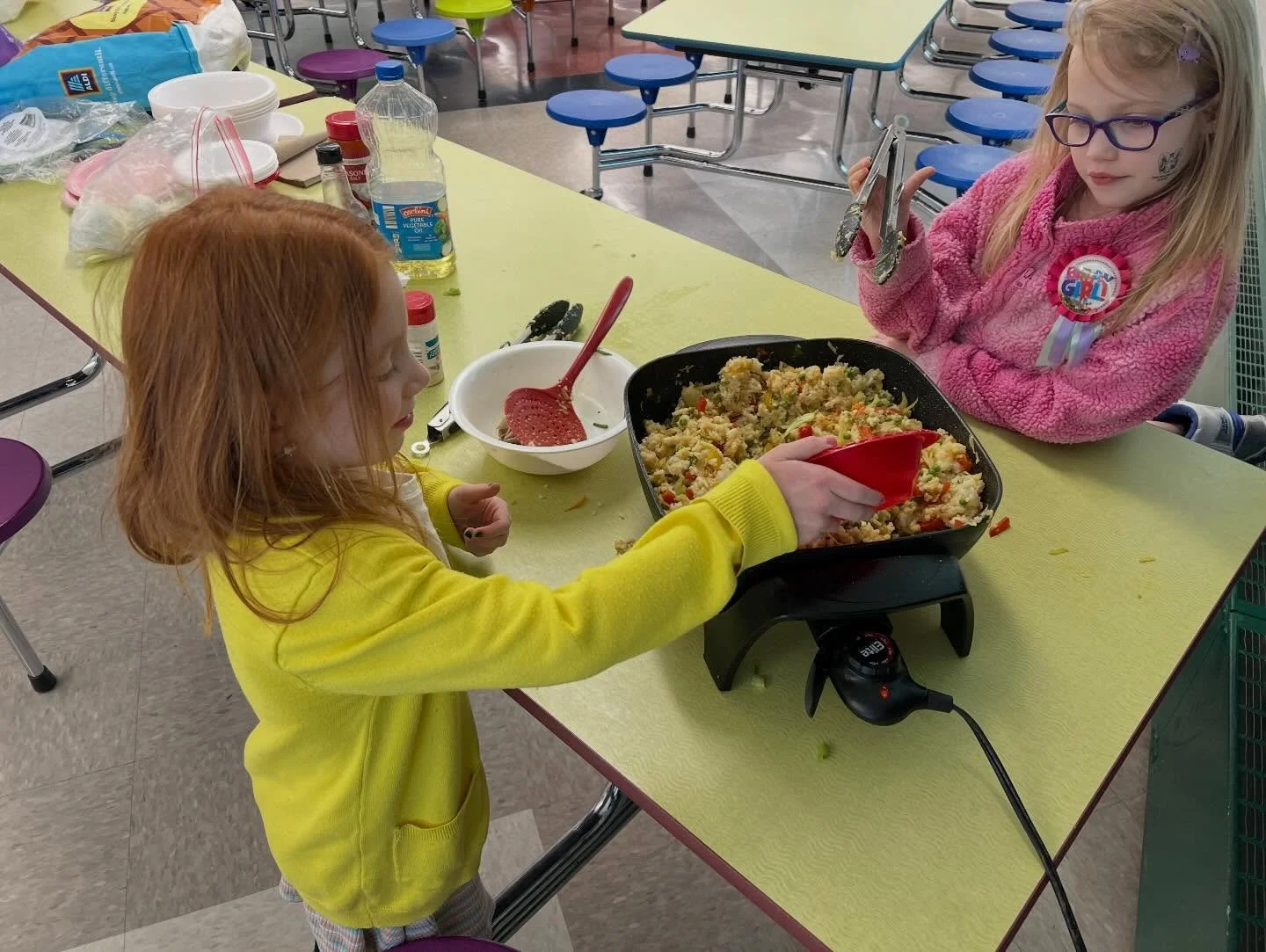 A quick trip to 🇨🇳 Fried Rice with Veggies and a lot of them!! Vitamins are much needed during Winter!! Until next week!! #izabellasgourmetchowafterschoolprograms