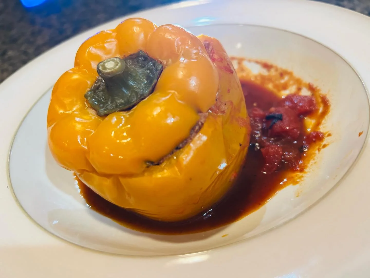 Stuffed peppers. Prep under 10 minutes, which is all I had. 😋 #stuffedpeppers #beef #GFdinners #easyprepmeals #easybutsogood