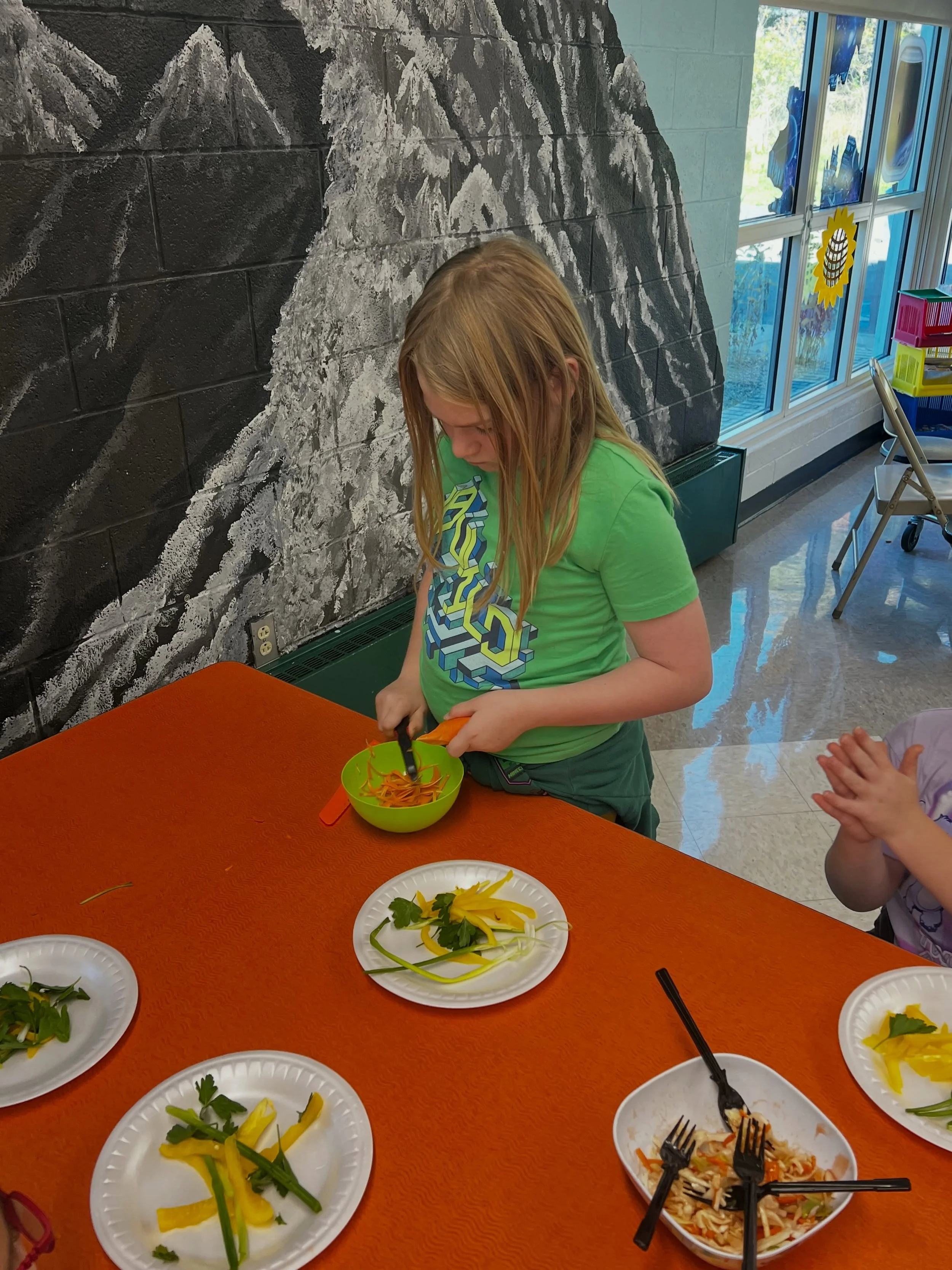 Vietnam!🇻🇳 Spring Rolls with noodles and veggies! 🥕 😋 #izabellasgourmetchowafterschoolprograms #izabellasgourmetchowcreativedishes