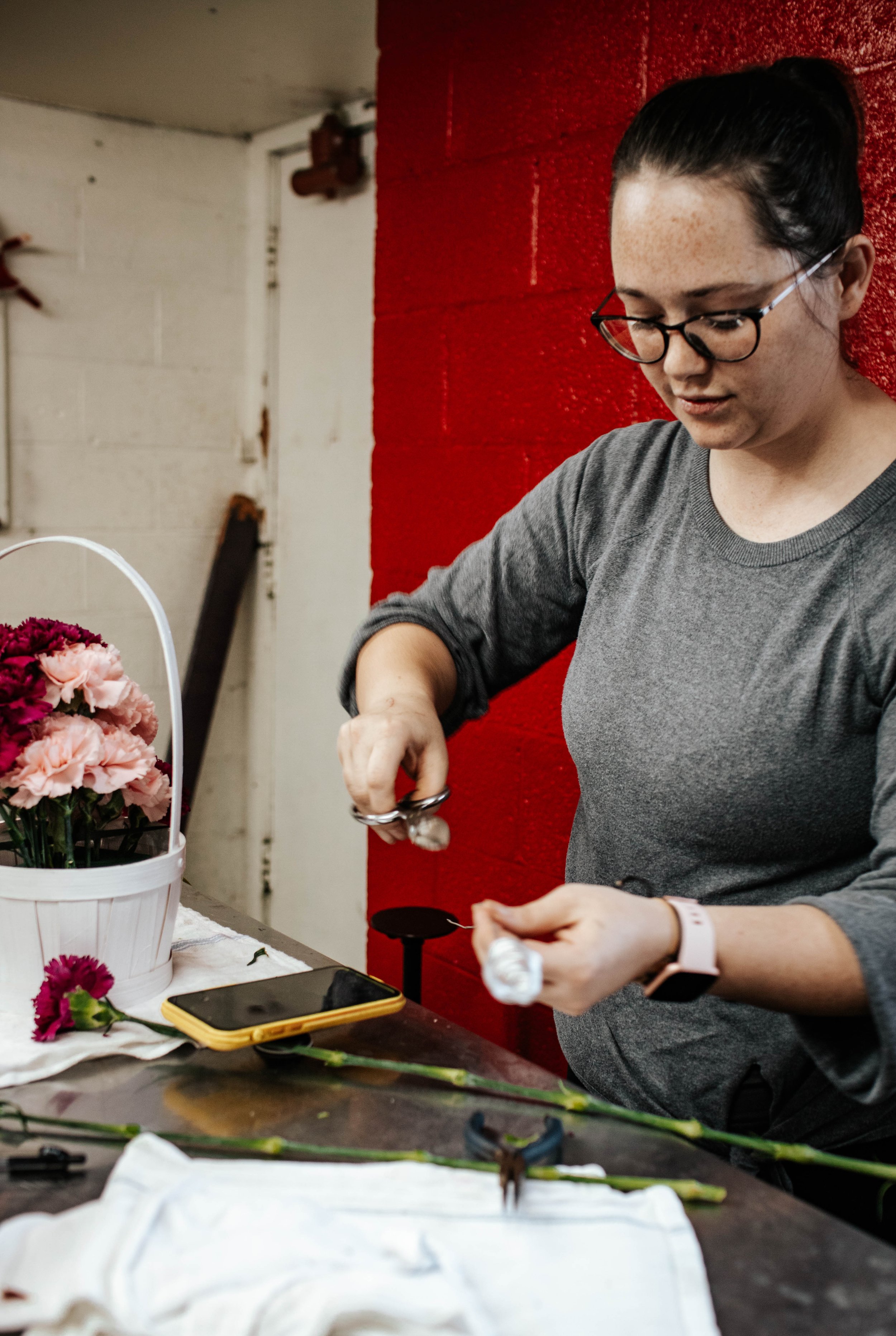  Erika Davidson works on a unicorn bouquet order at Smith’s Flower Shop in Midland, Mich. on Nov. 11, 2021. 