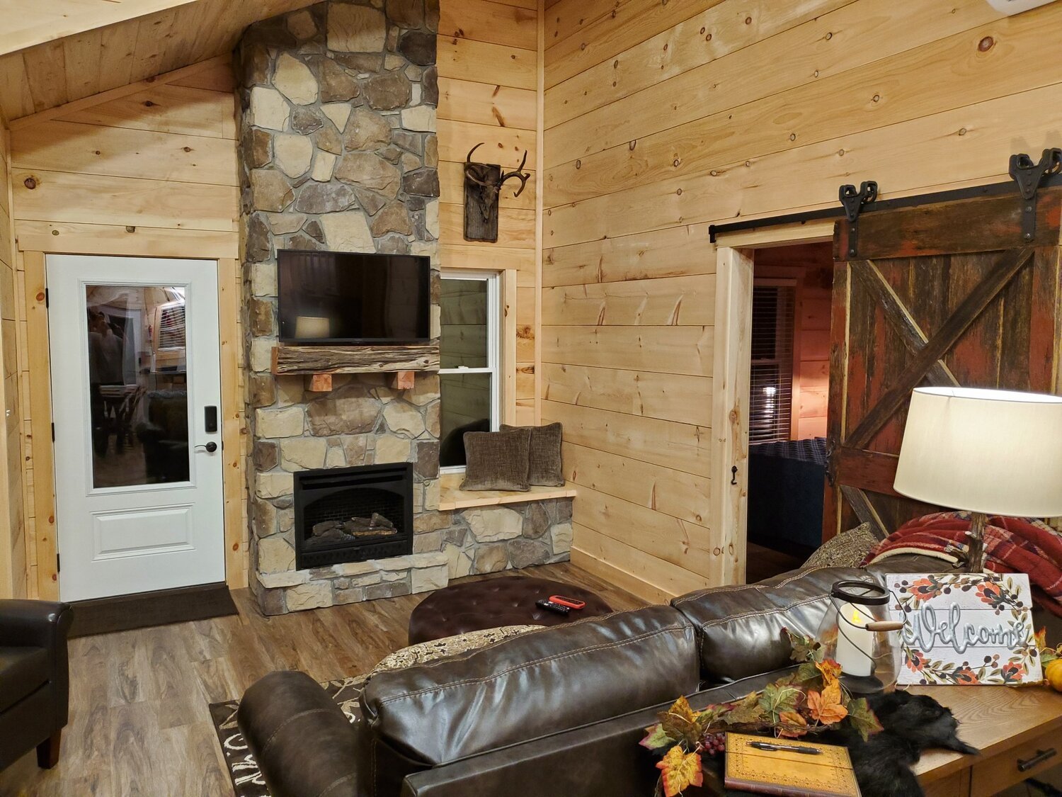  They’ve used live edge slabs, v-groove tongue and groove, shiplap, reclaimed barnwood shiplap, chink log siding, blue stain (aka “beetle kill pine”), and bead board all through their cabins to achieve a wonderfully rustic look! These cabins are burs